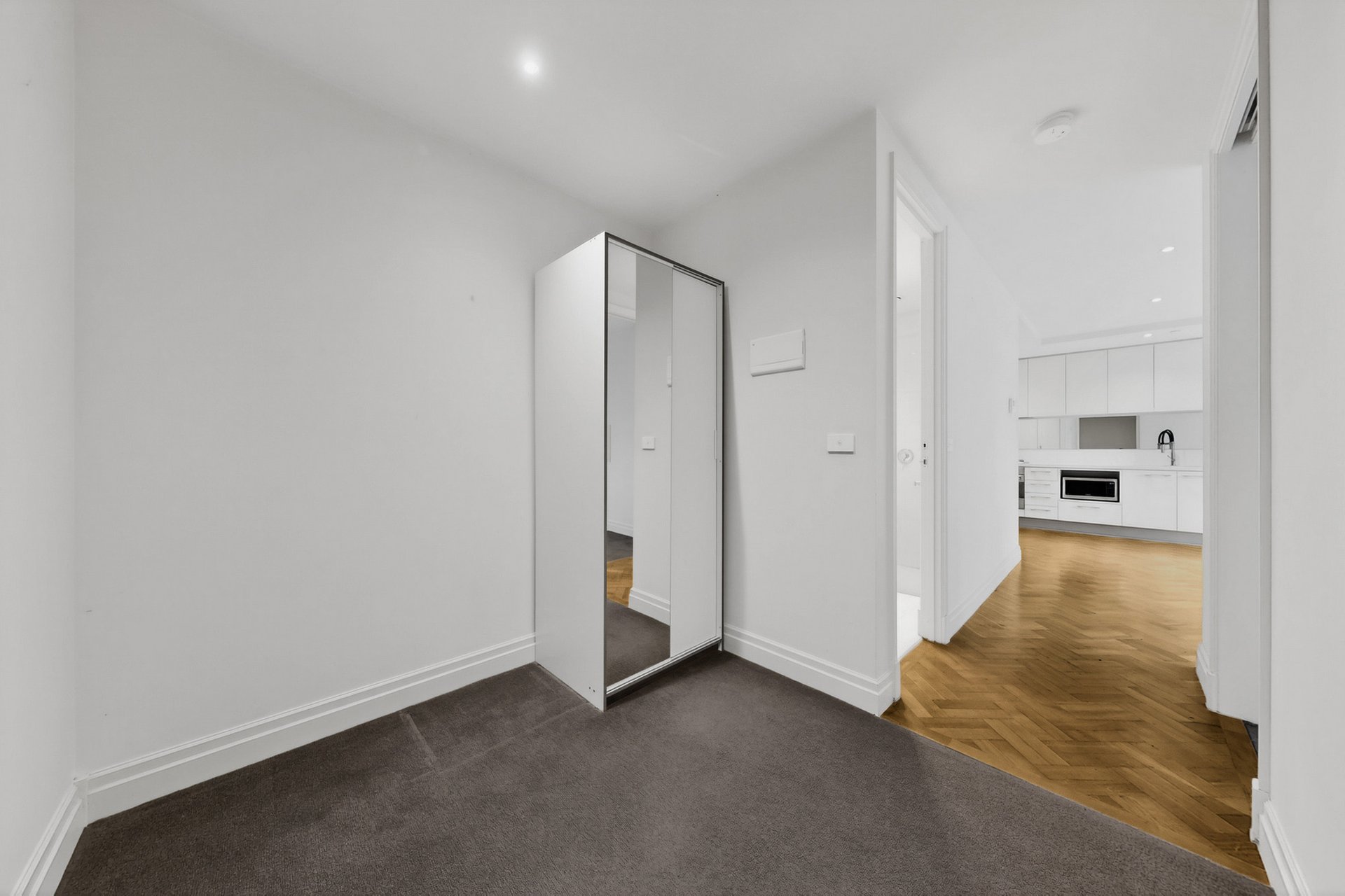 114/7 Berkeley Street, Doncaster image 3