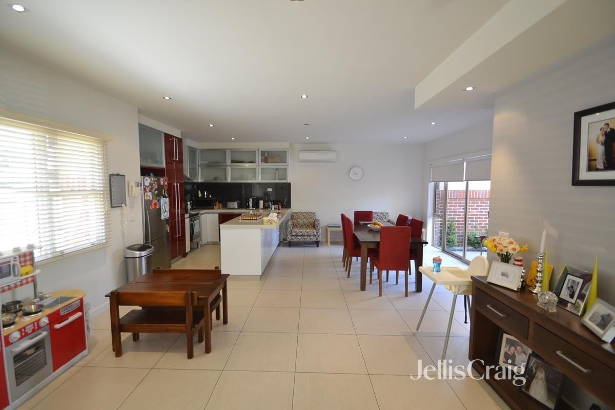 1/147 Bradshaw Street, Essendon image 4