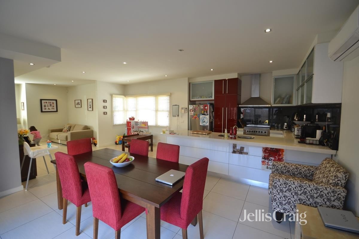 1/147 Bradshaw Street, Essendon image 6