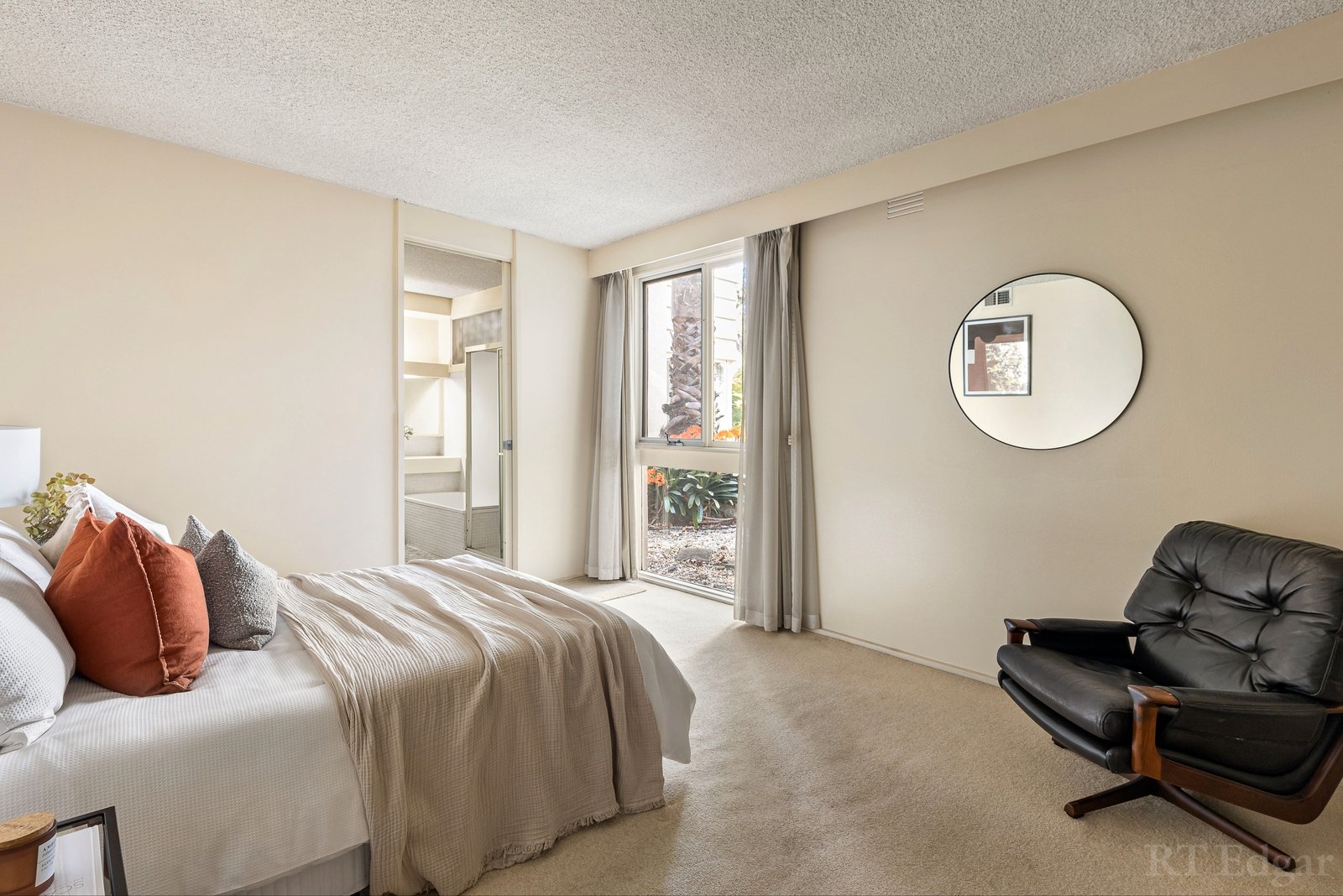 Property Gallery Thumbnail 8