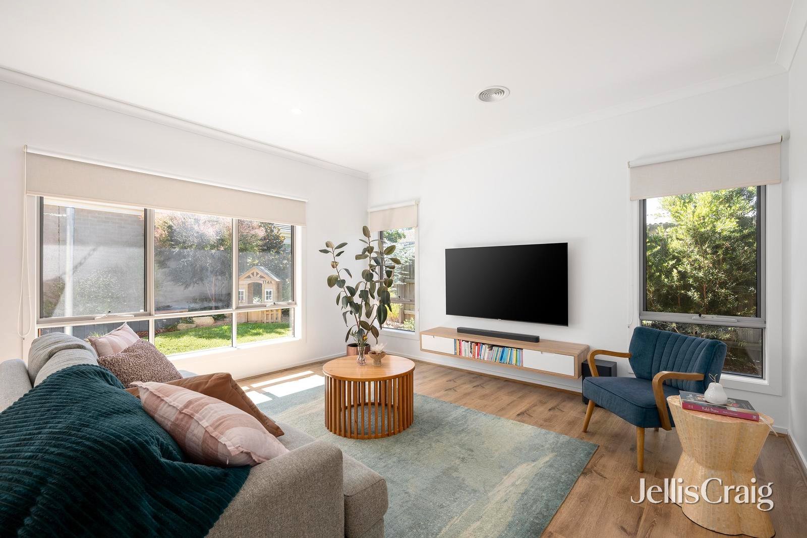 114A Esther Crescent, Mooroolbark image 2