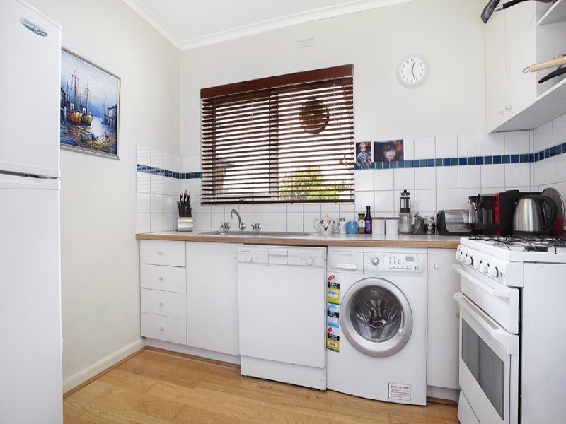 11/5 Addison Street, Elwood image 2