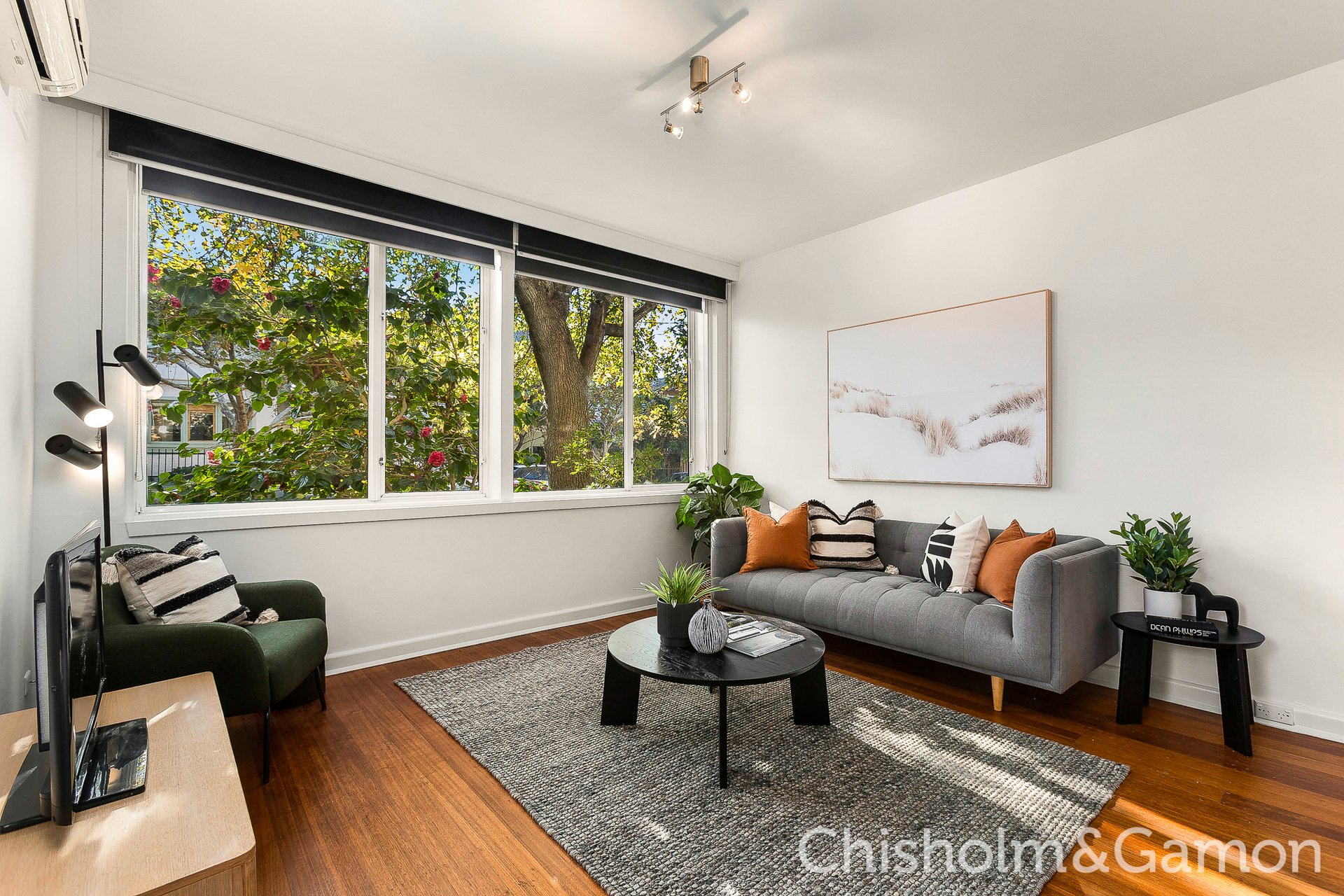 1/15 Beach Avenue, Elwood image 2
