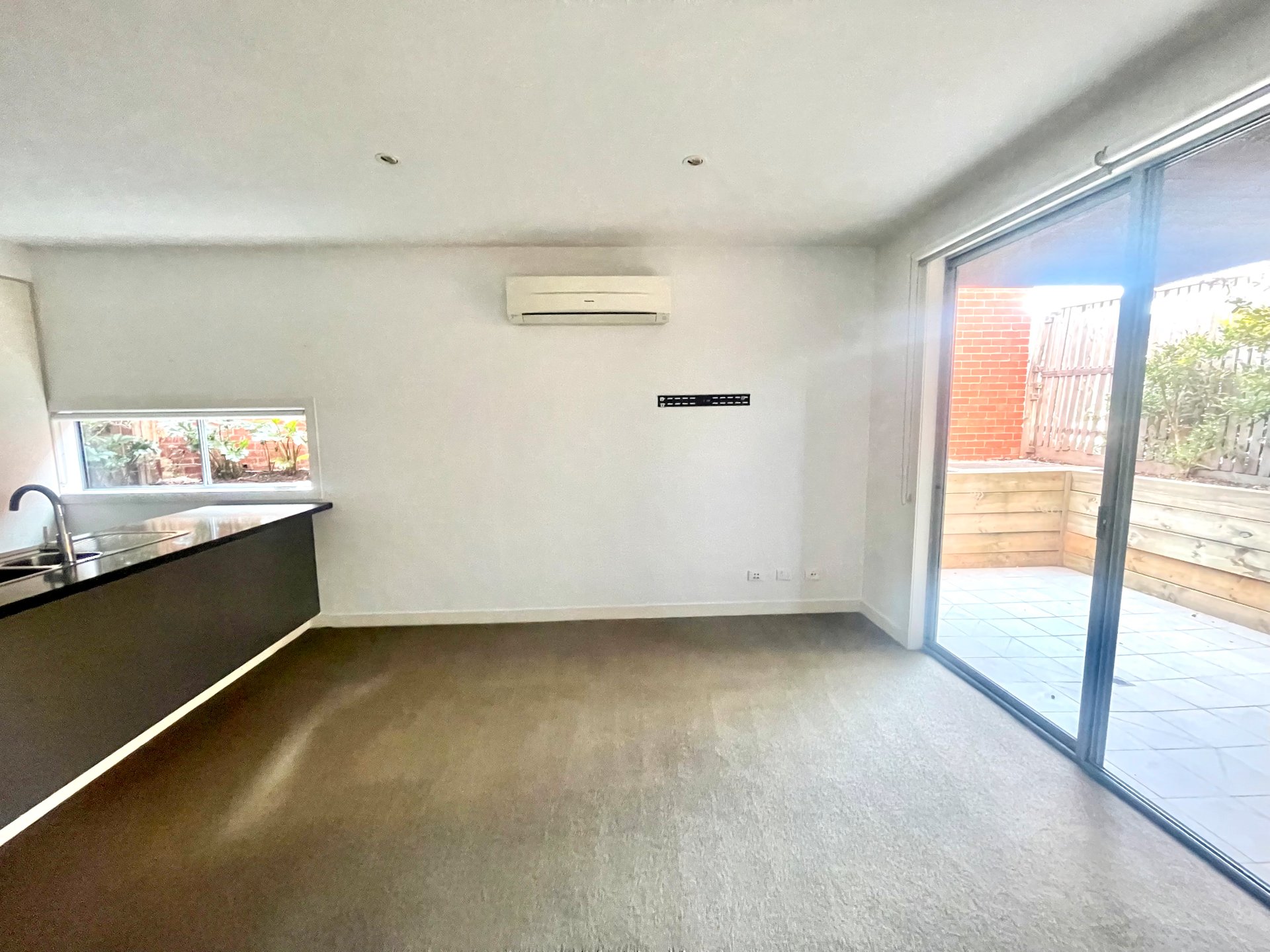 11/5 Bear Street, Mordialloc image 2