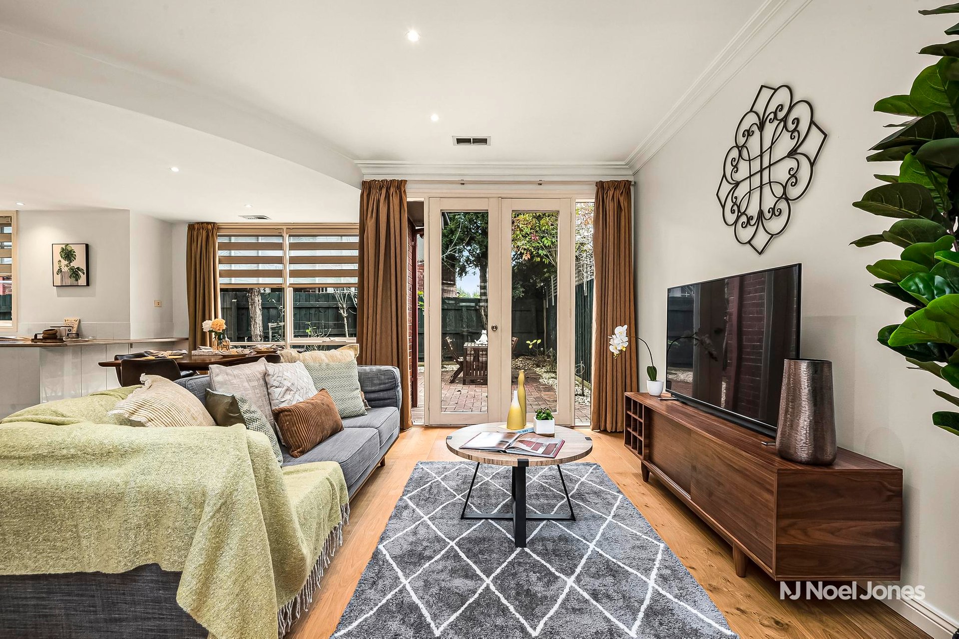 1/15 Belmore Road, Balwyn North image 4