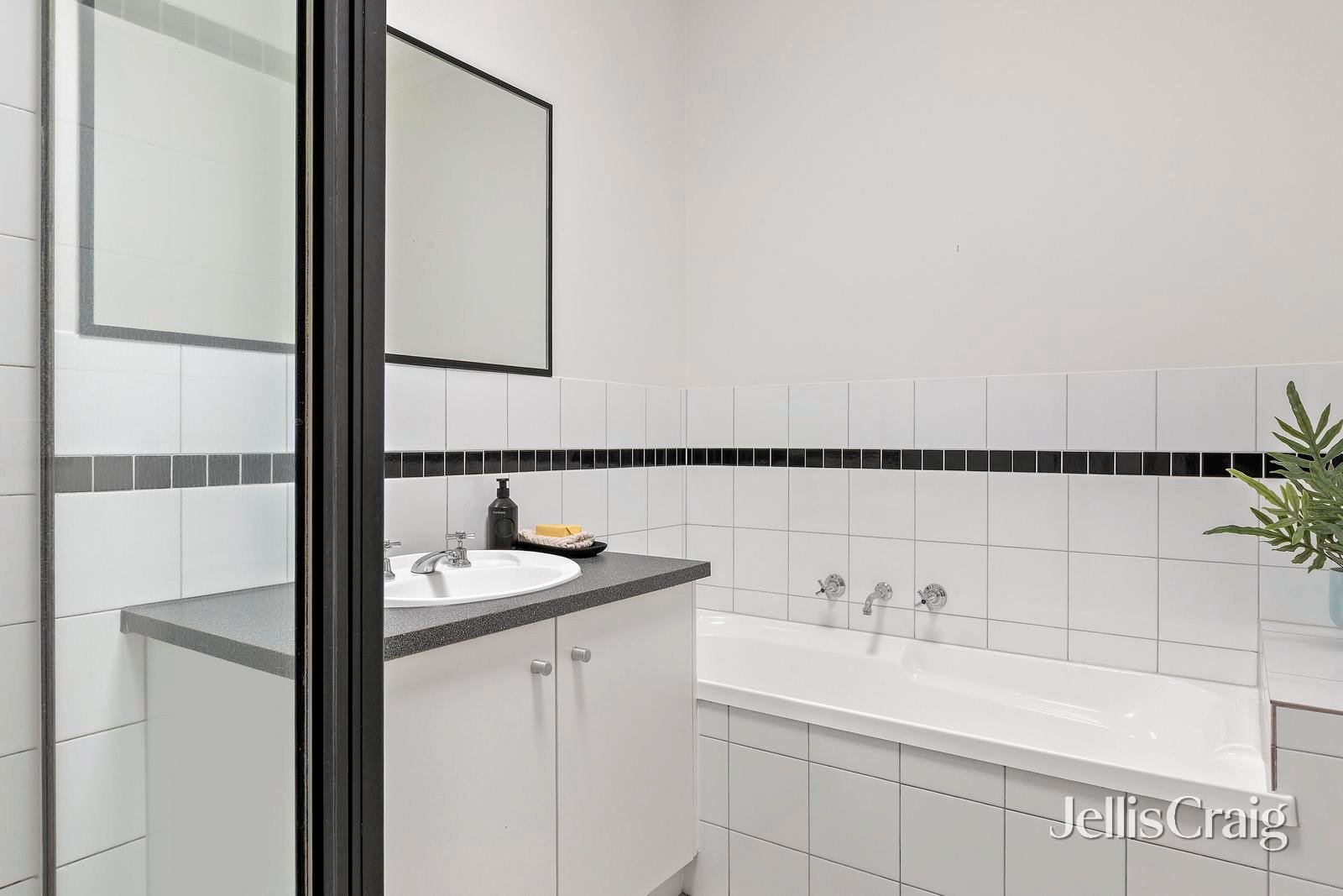 1/15 Cambridge Street, Maidstone image 7