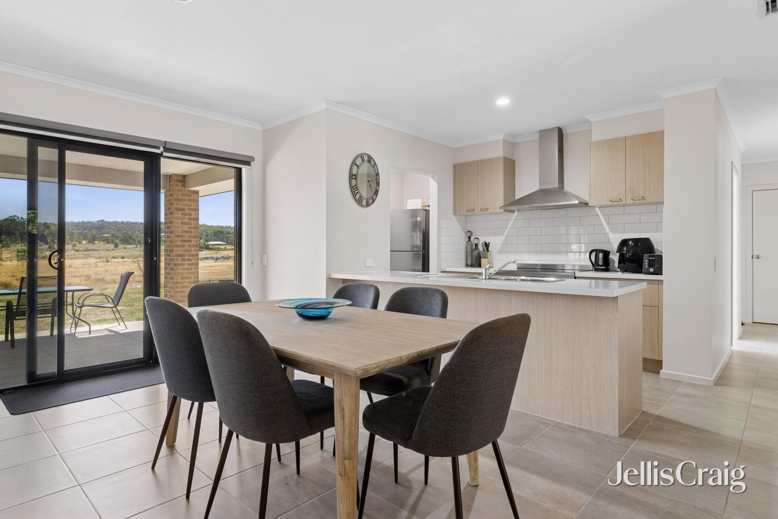 115 Careys Road, Scarsdale image 4