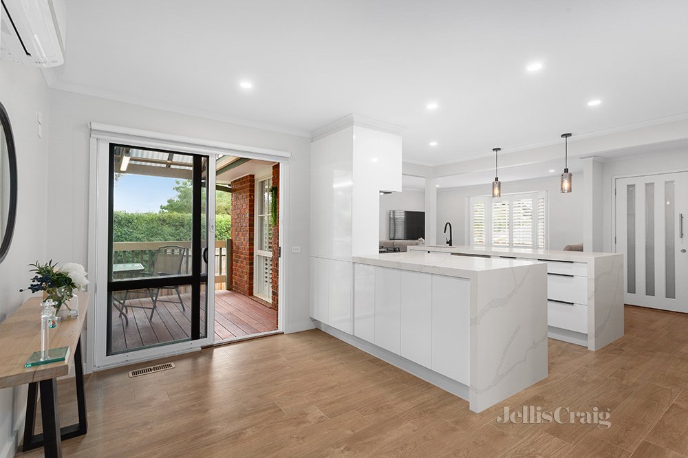 1/15 Charles Street, Greensborough image 4