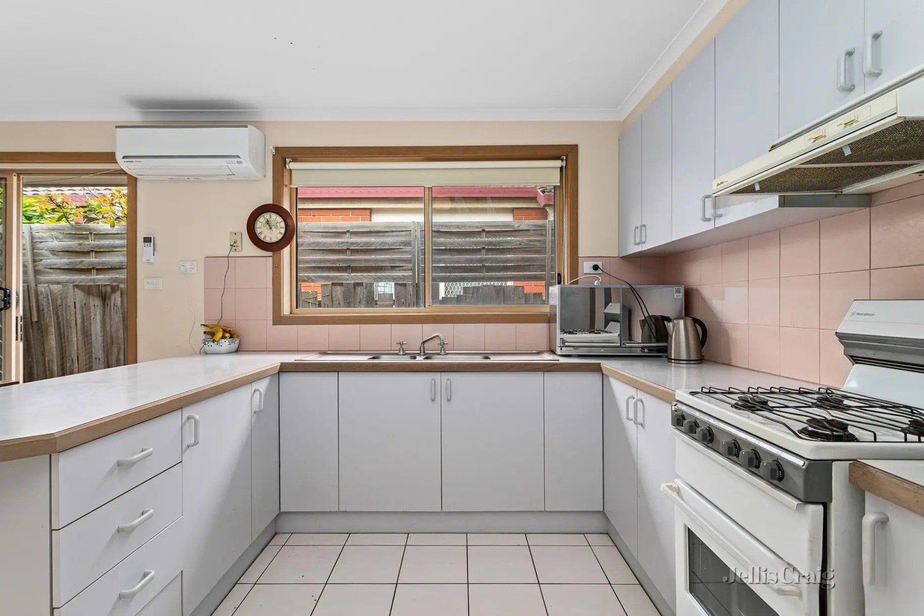 1/15 Harrison Court, Altona Meadows image 4