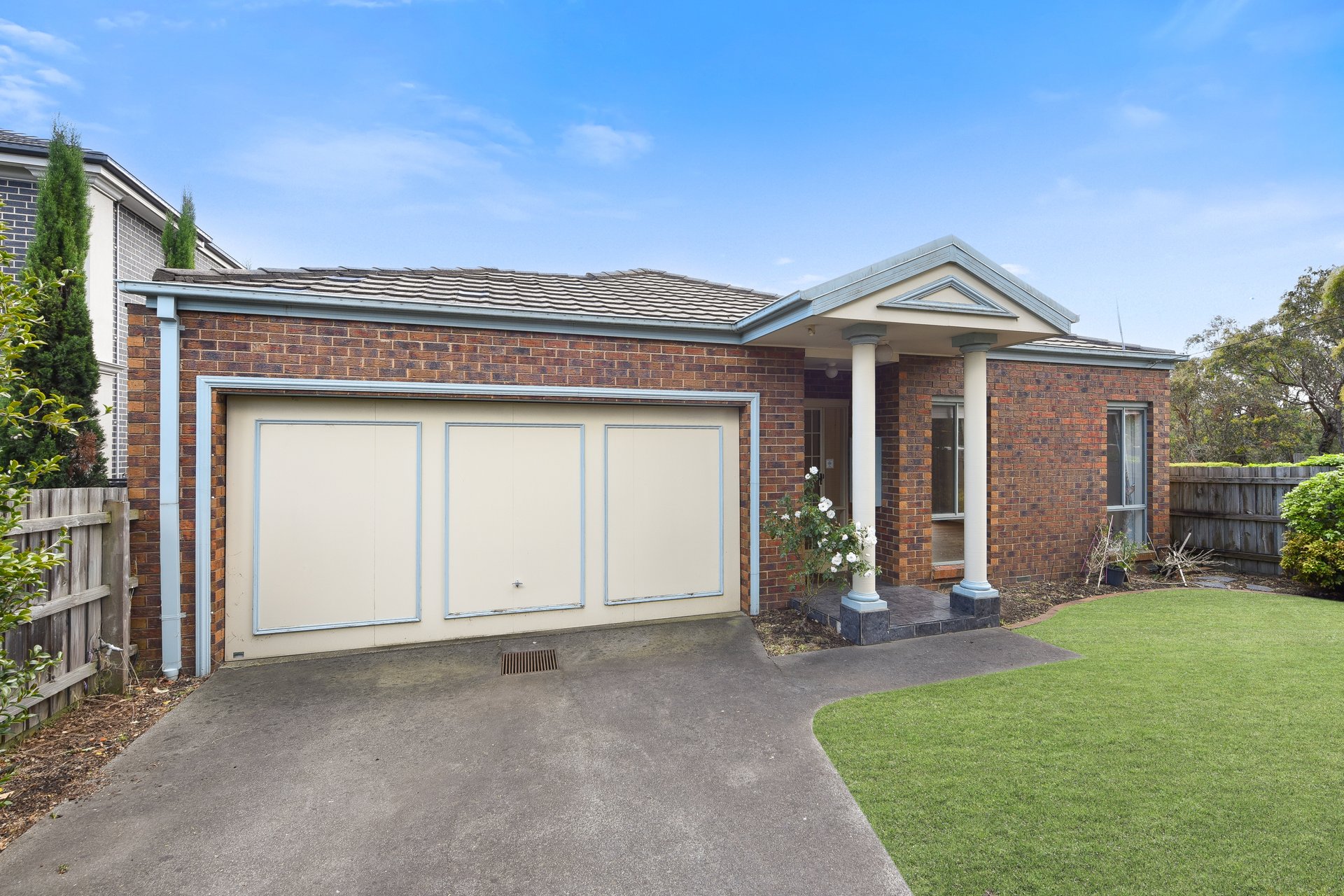 1/15 Kwinana Street, Glen Waverley image 1