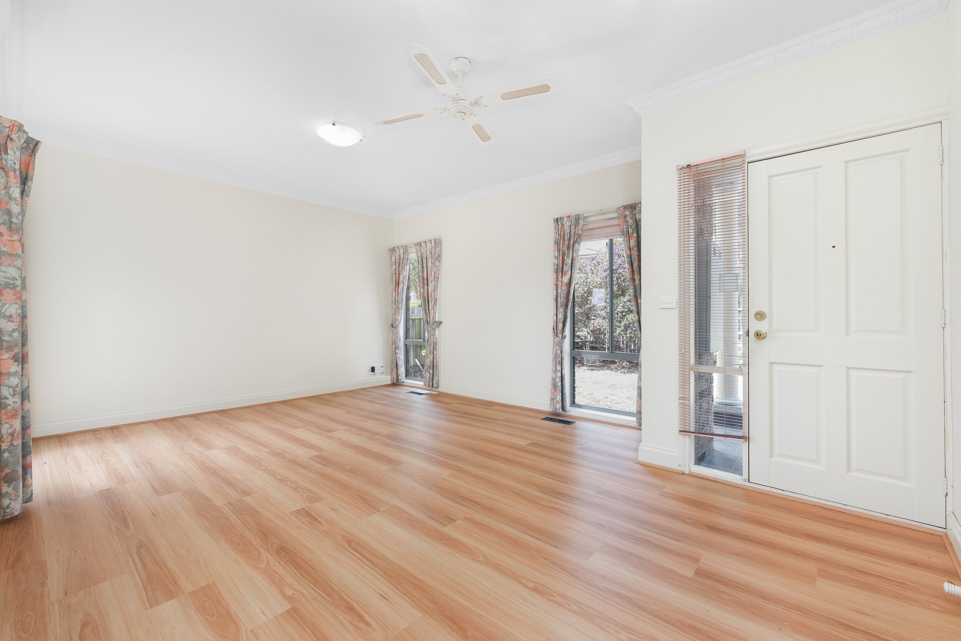 1/15 Kwinana Street, Glen Waverley image 4