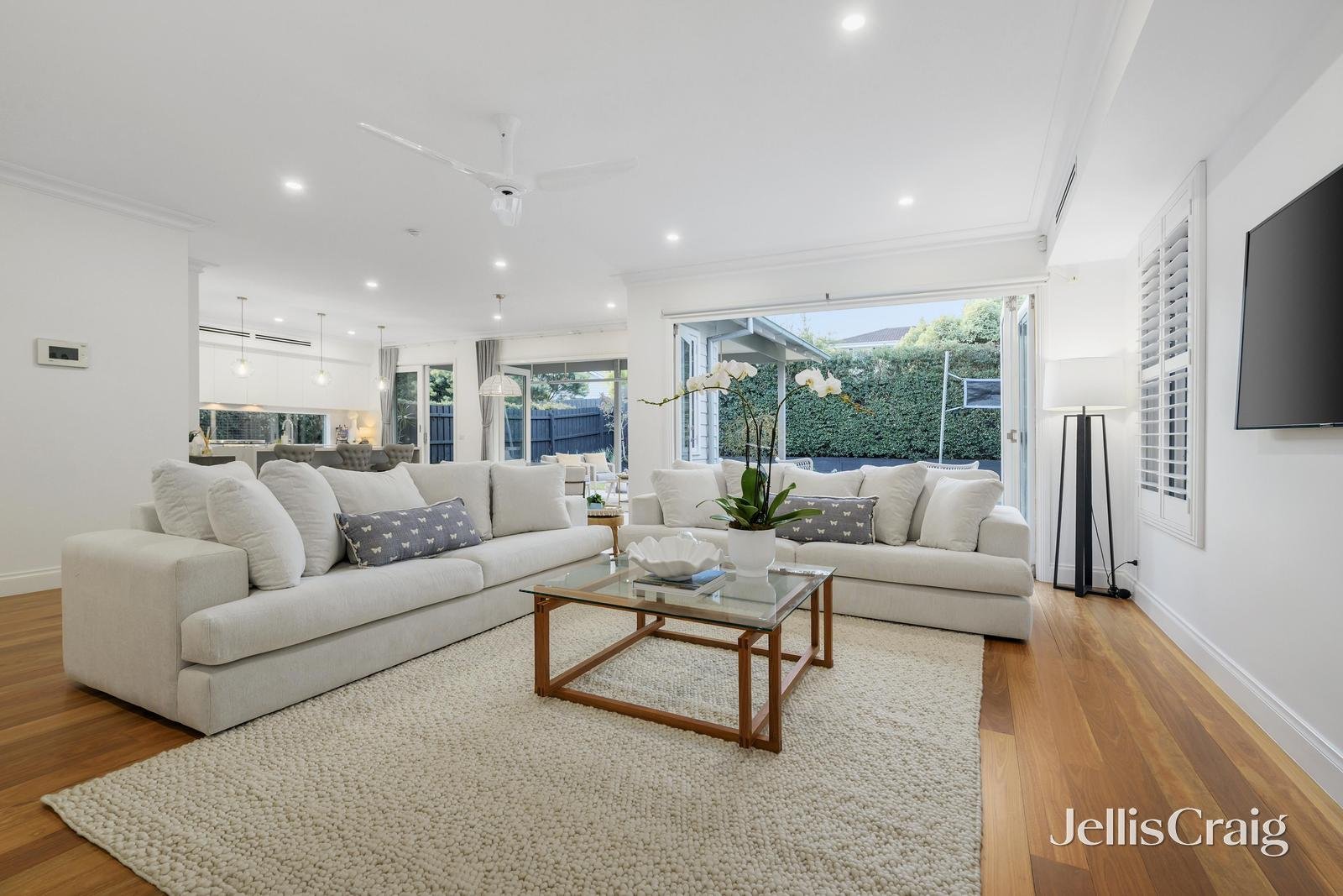 115 Lake Road, Blackburn image 3