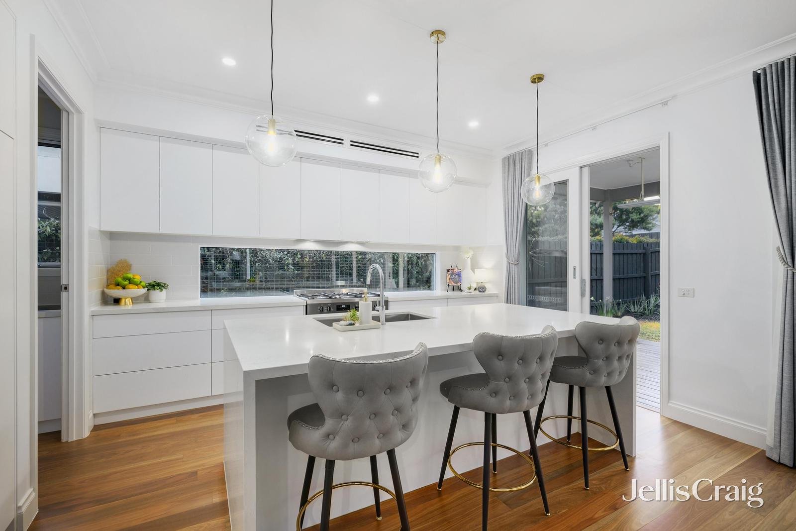 115 Lake Road, Blackburn image 6