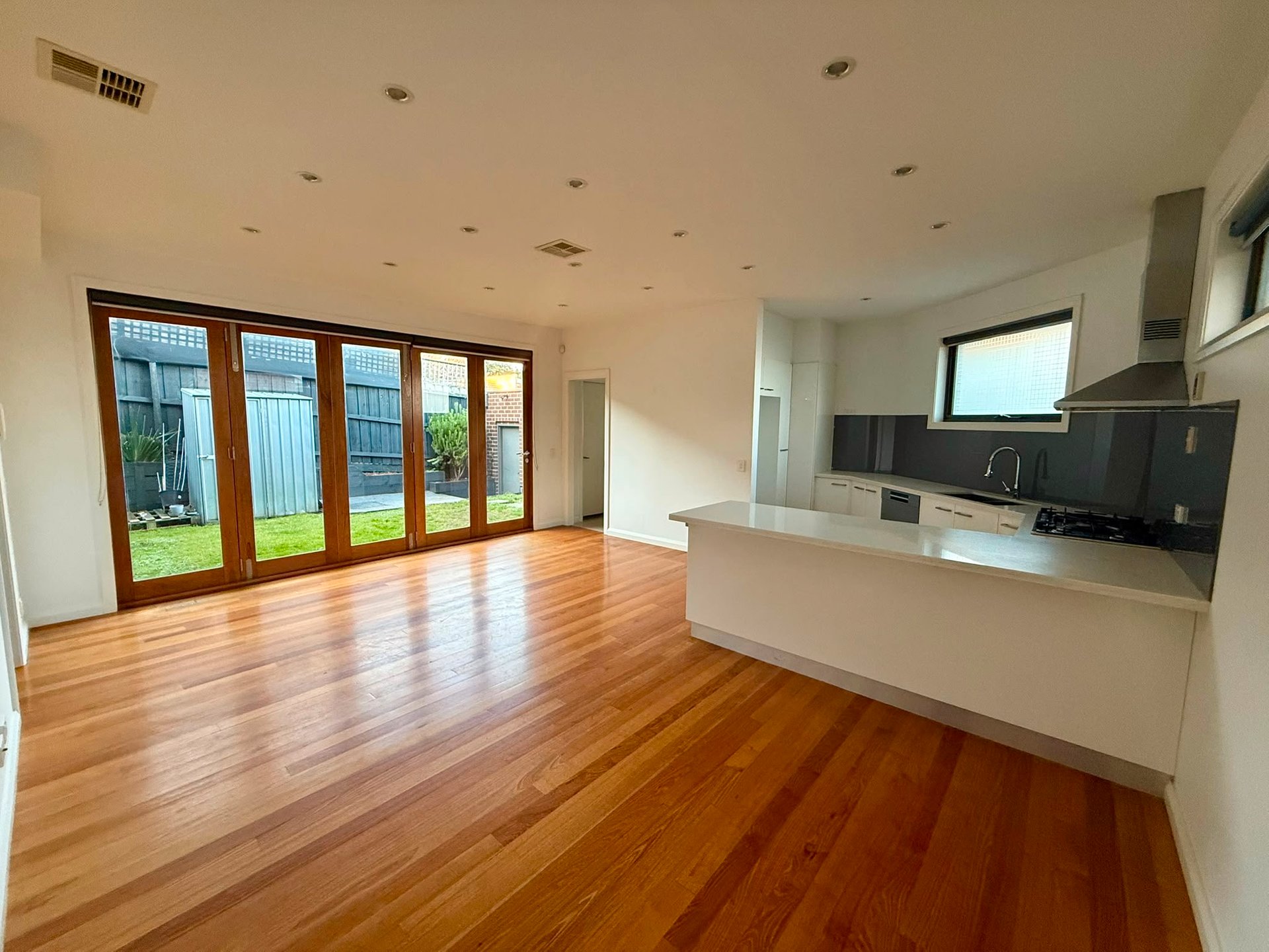 1/15 Lewis Grove, Mount&nbsp;Waverley image 3