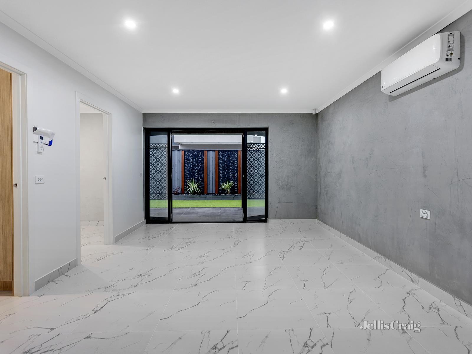 1/15 Moresby Avenue, Bulleen image 4