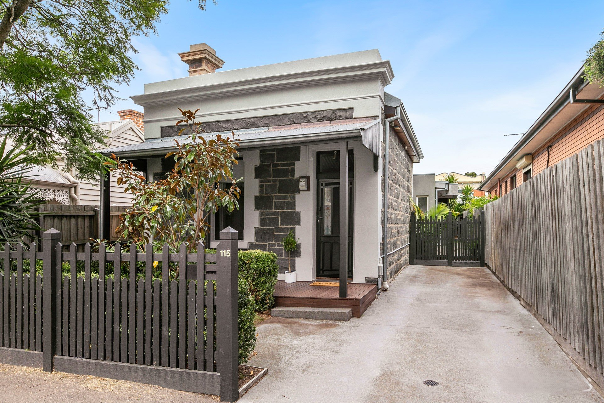 115 North Road, Newport image 1