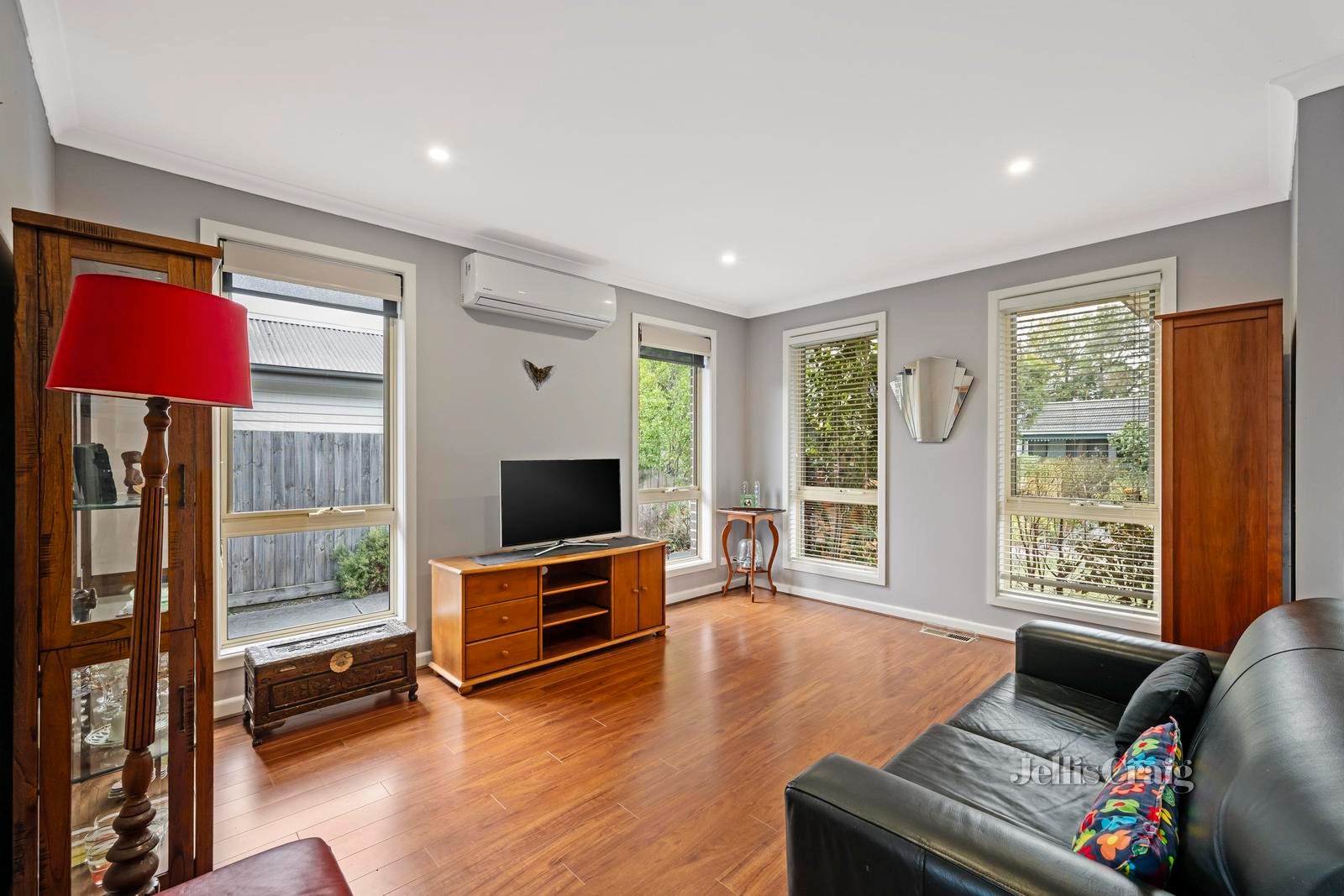 1/15 Ricky Court, Mooroolbark image 2