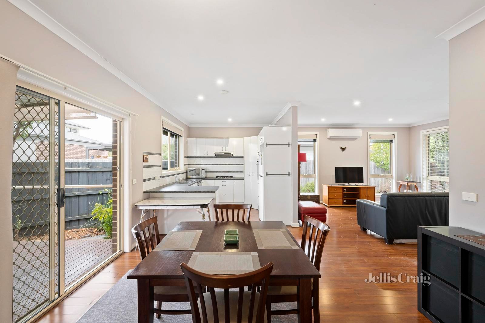 1/15 Ricky Court, Mooroolbark image 5