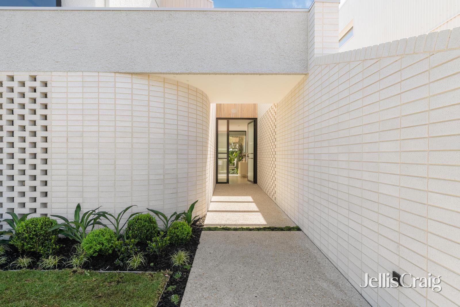 115 Roberts Street, Northcote image 2