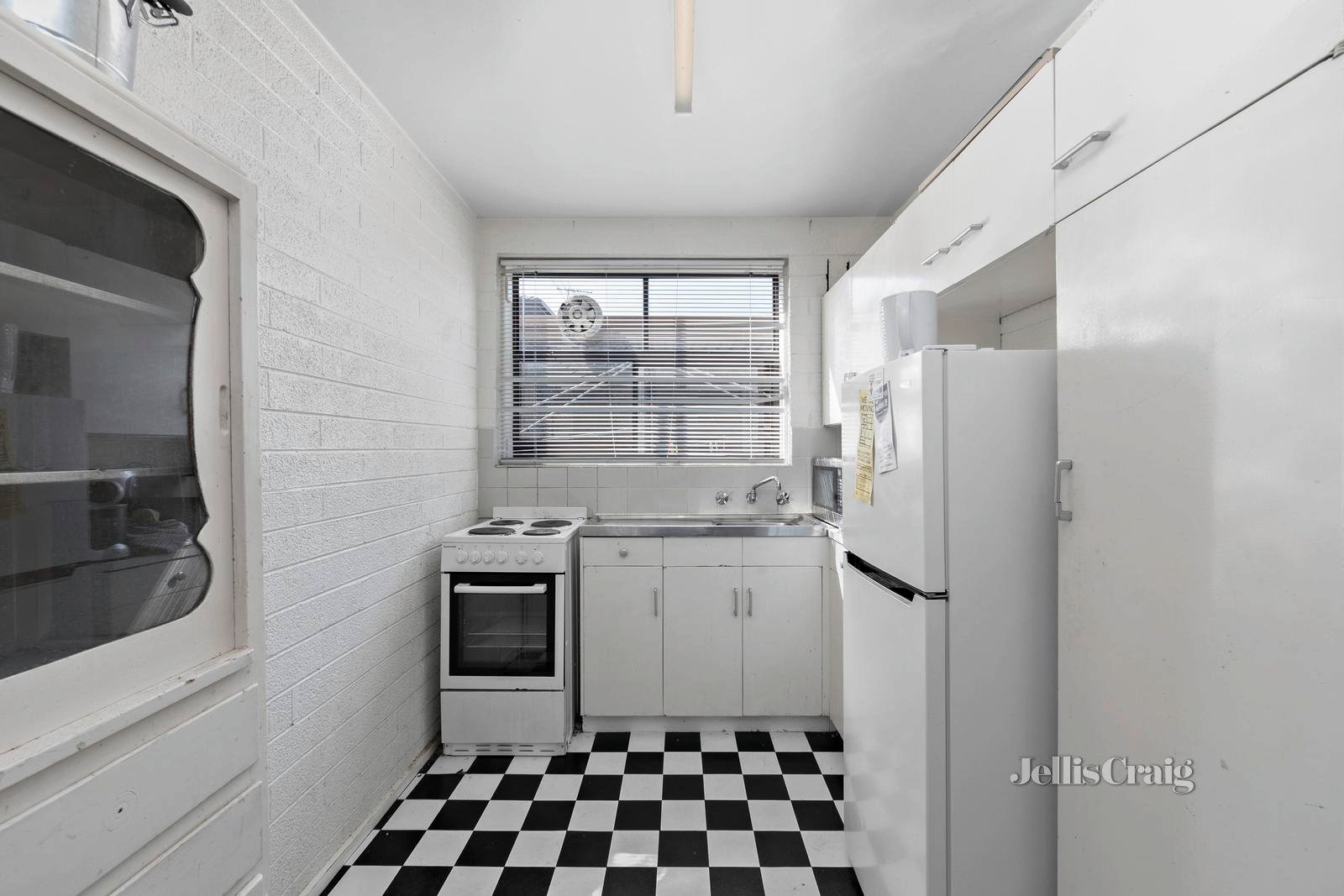 1/15 Shaftesbury Street, Essendon image 3