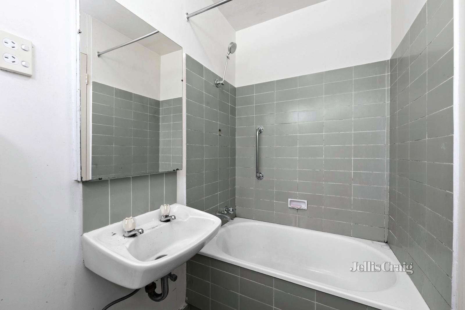 1/15 Shaftesbury Street, Essendon image 6