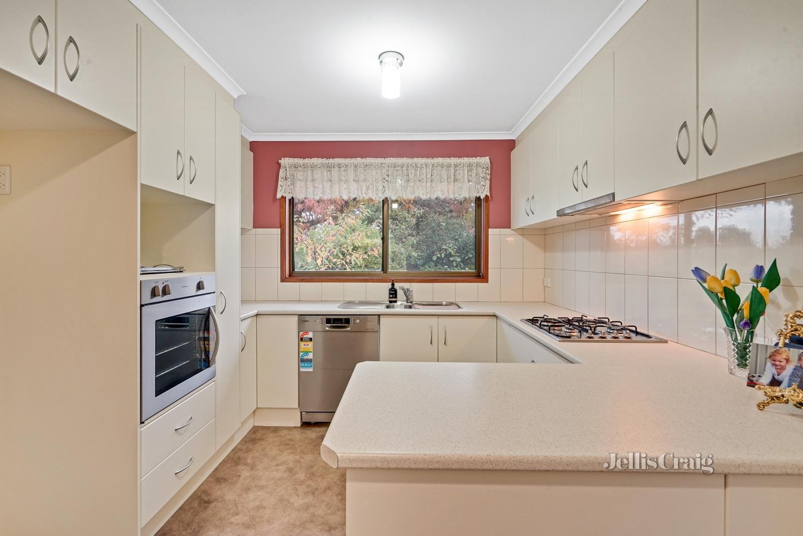 1/15 Valley Road, Mount Waverley image 6