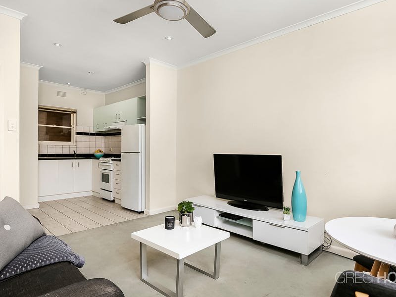 11/50 Fitzroy Street, St Kilda image 2