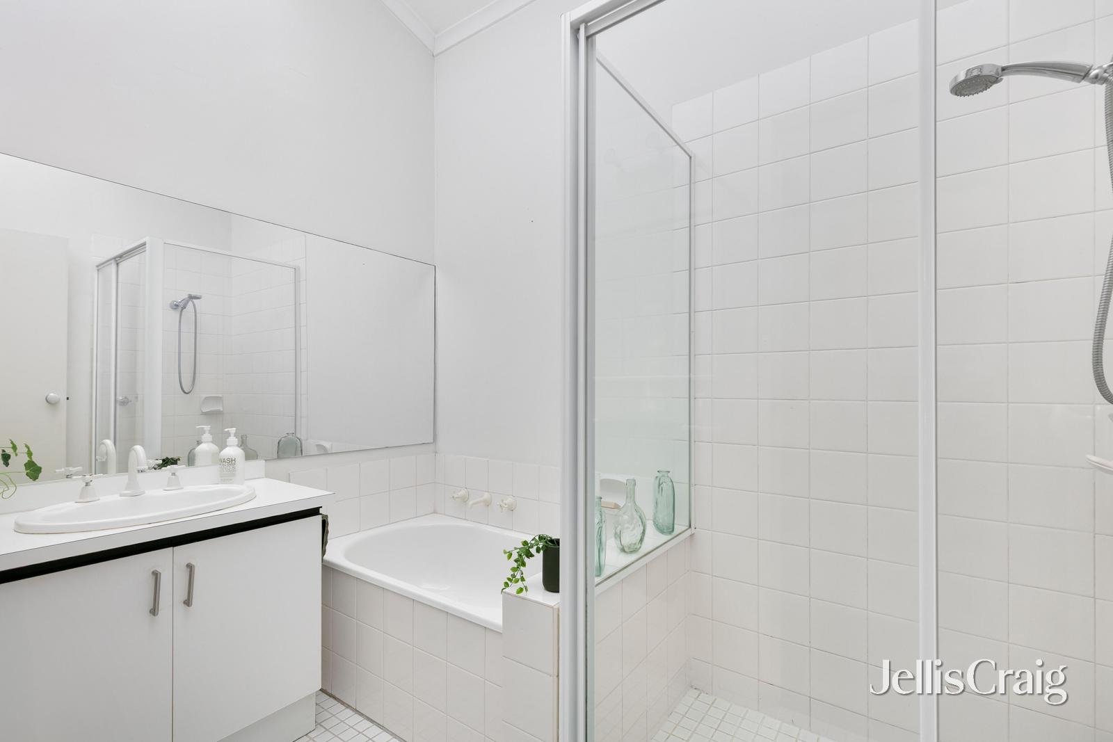 1/150 Hyde Street, Yarraville image 7