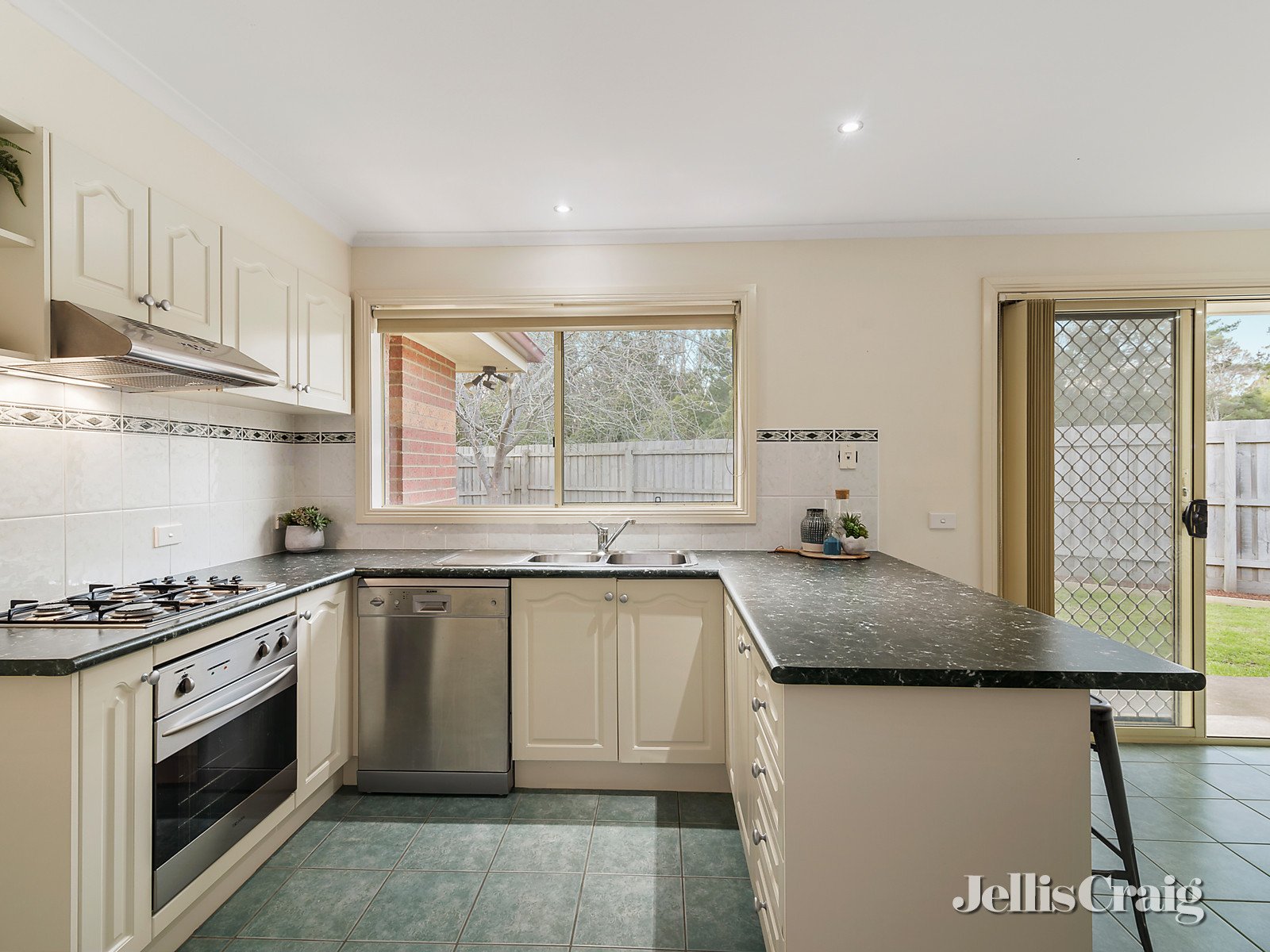 11/51 Bayfield Road West, Bayswater North image 4