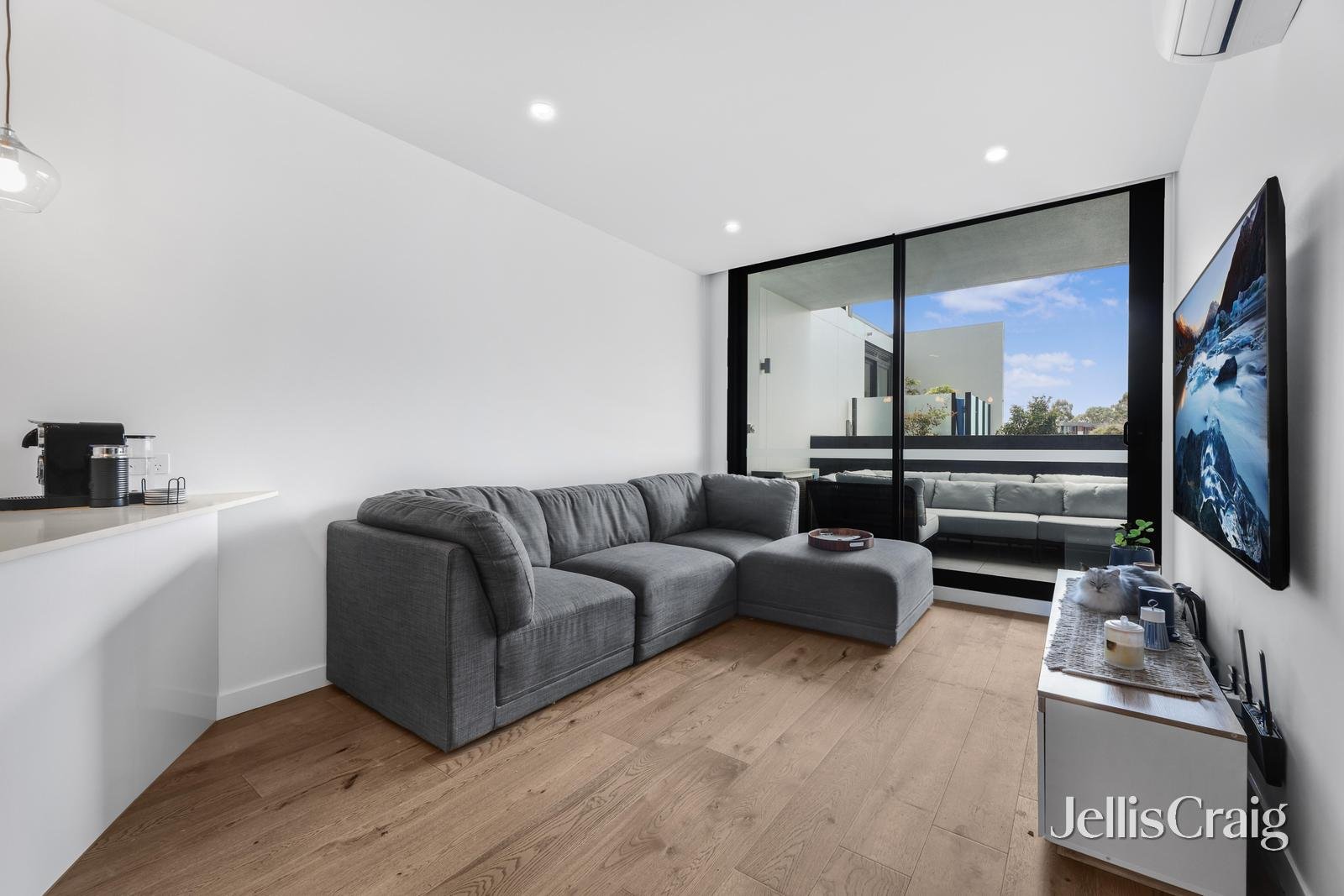 115/1 Lusher Road, Croydon image 1