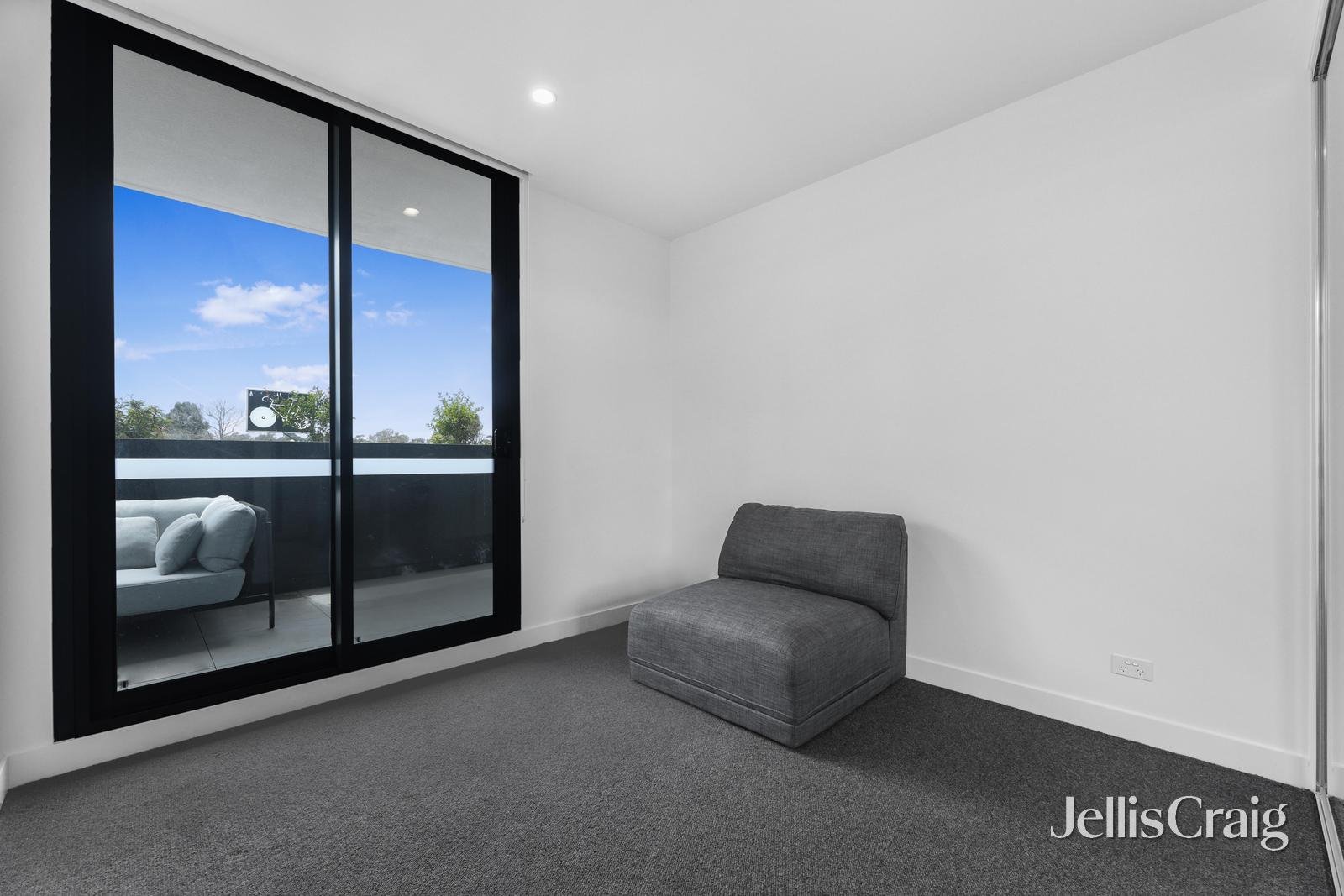 115/1 Lusher Road, Croydon image 6