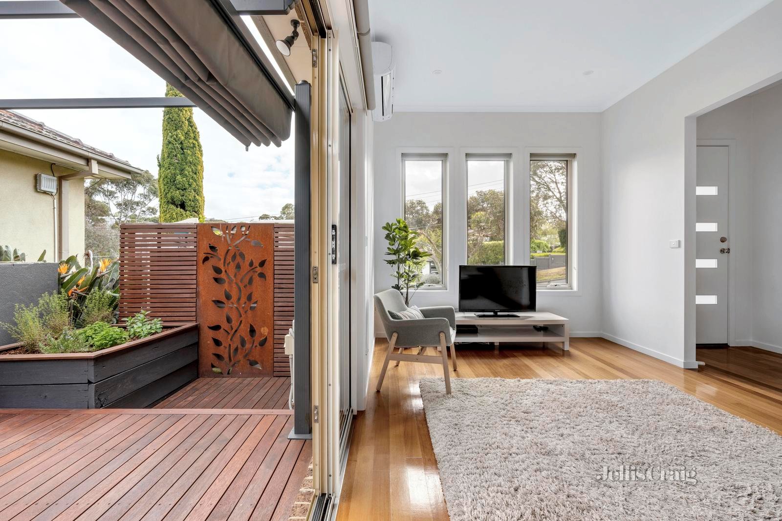 1/153 Essex Street, Pascoe Vale image 4