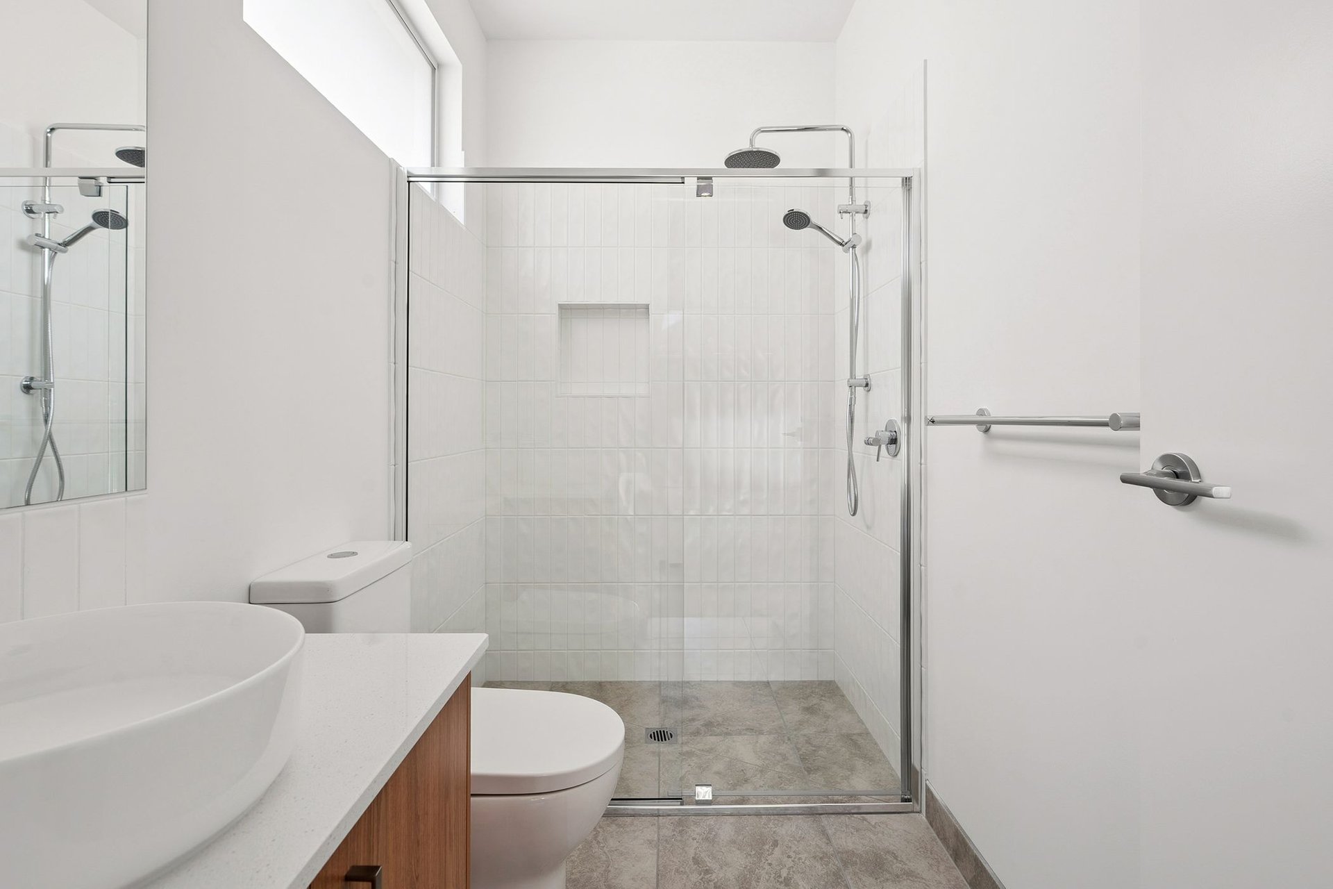 1/156 Ballarat Road, Hamlyn Heights image 4