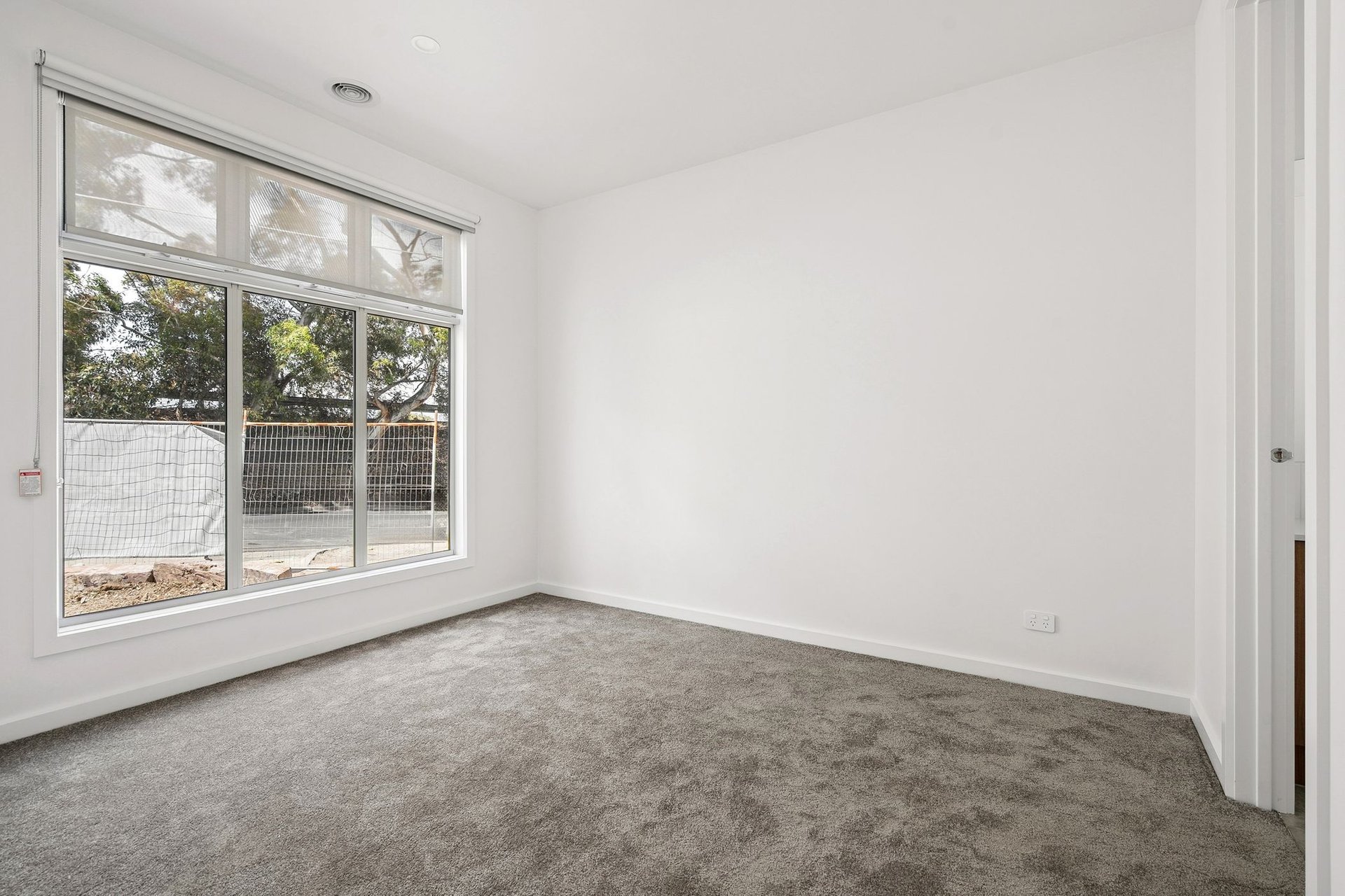 1/156 Ballarat Road, Hamlyn Heights image 2