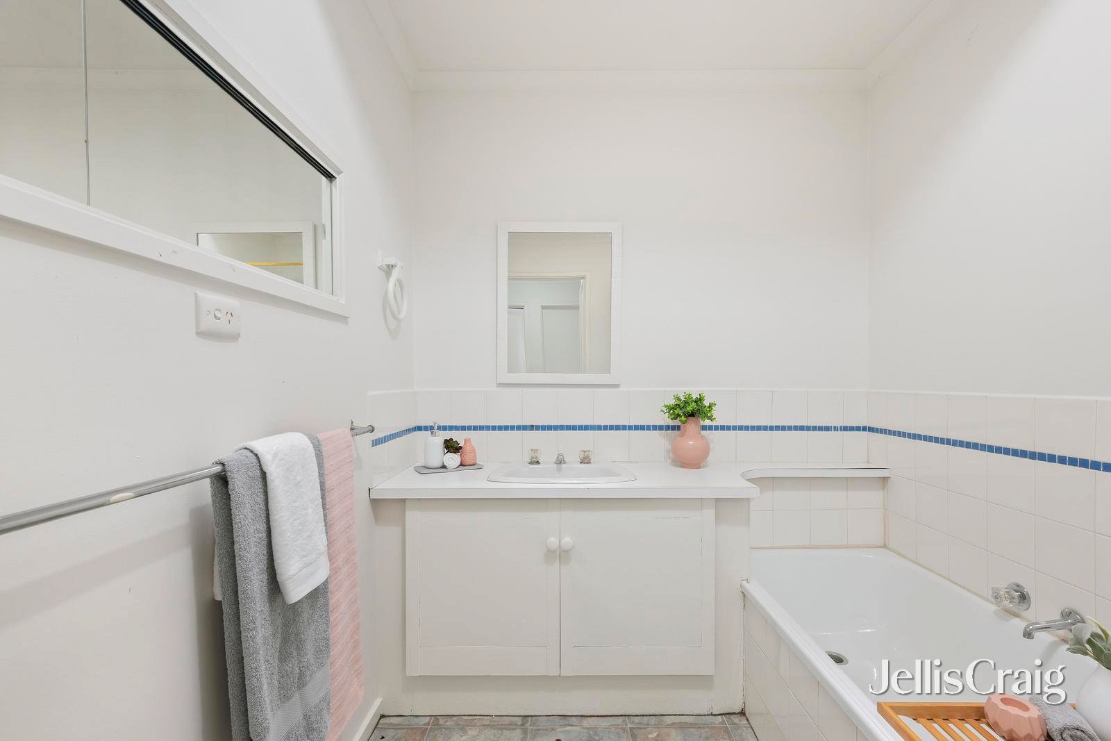 11/56 Hamilton Road, Bayswater North image 7