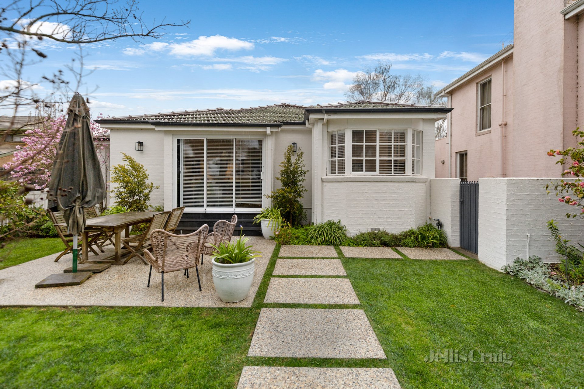 1/157 Wendouree Parade, Lake Wendouree image 1