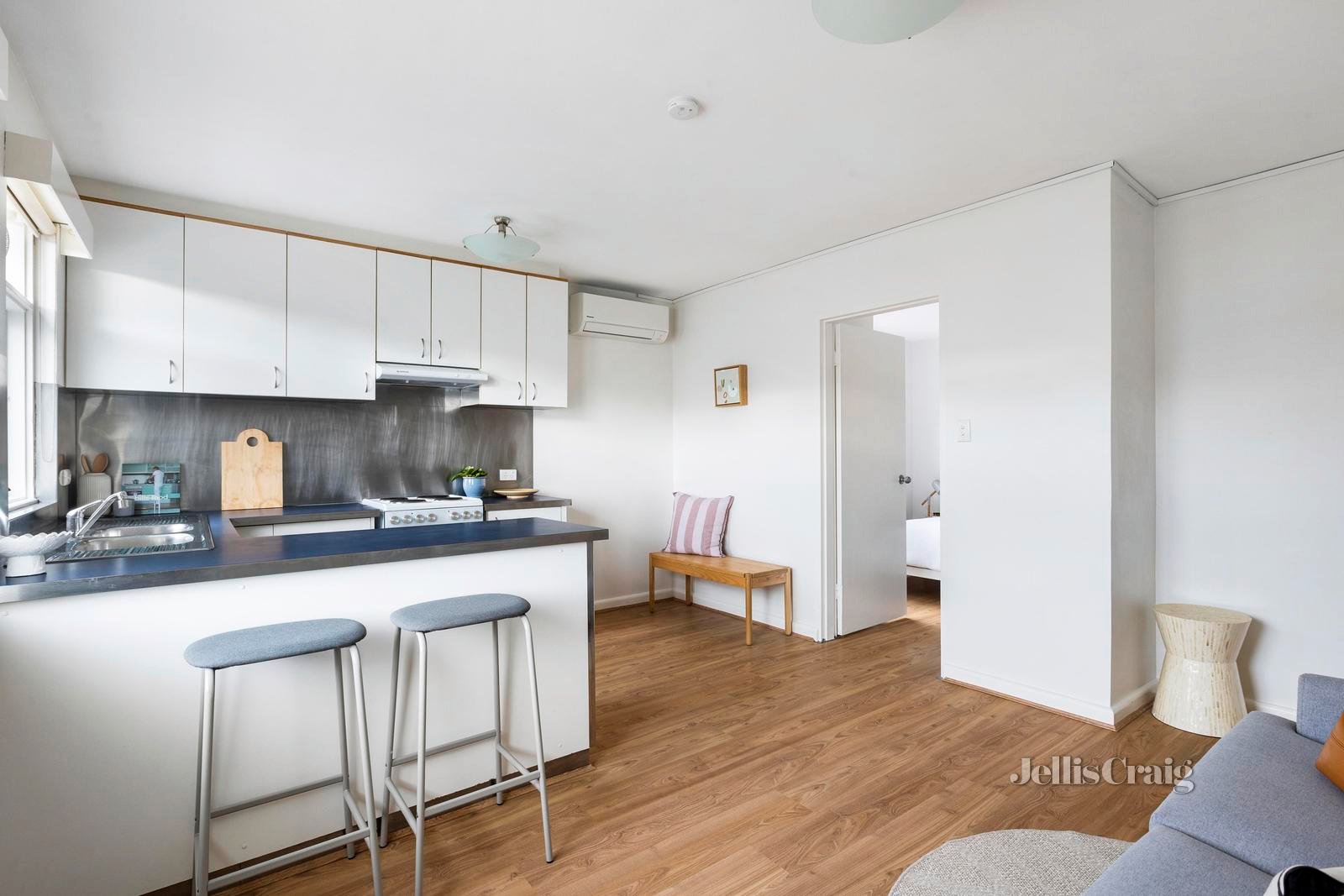 1/158 Separation Street, Northcote image 2