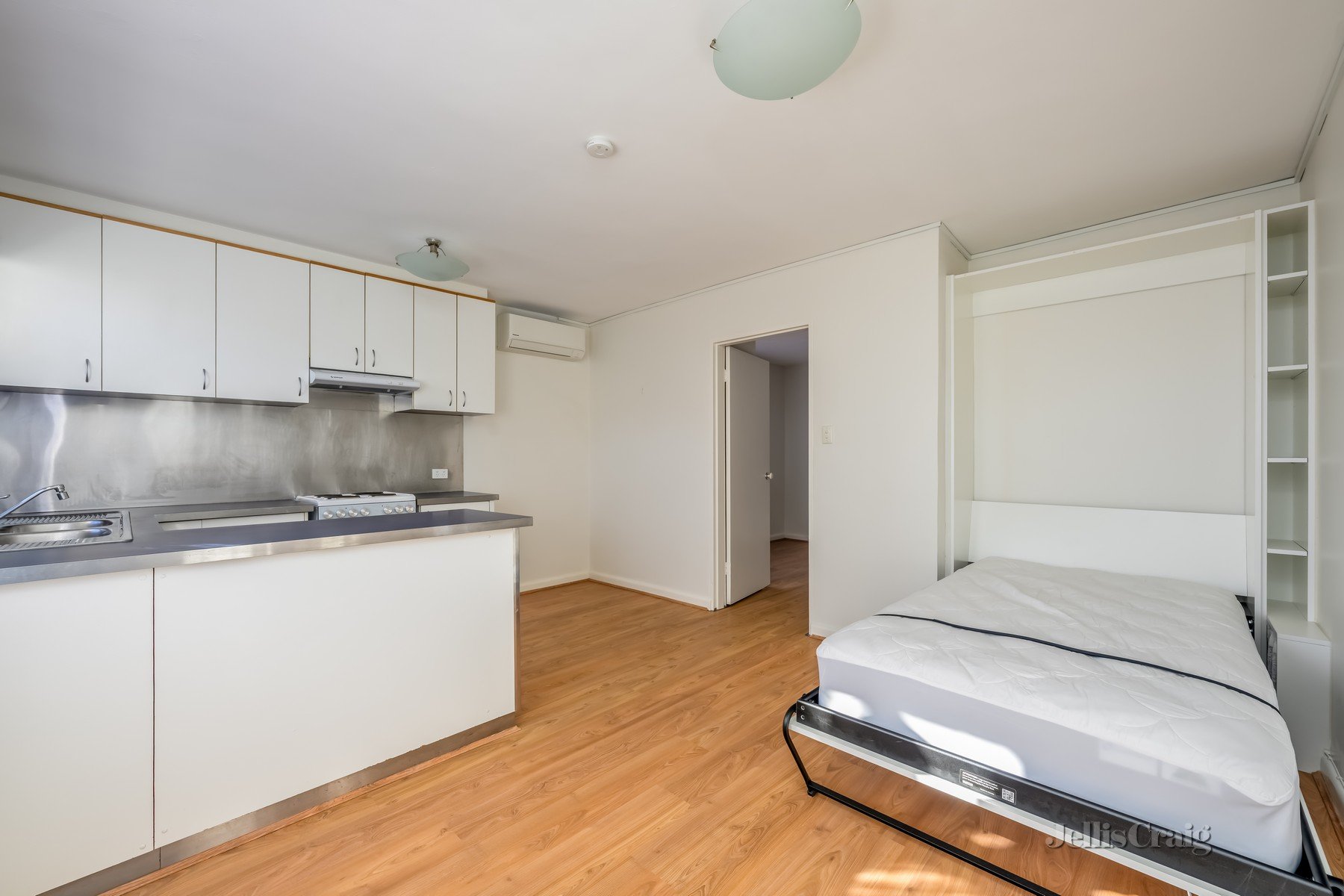 1/158 Separation Street, Northcote image 4