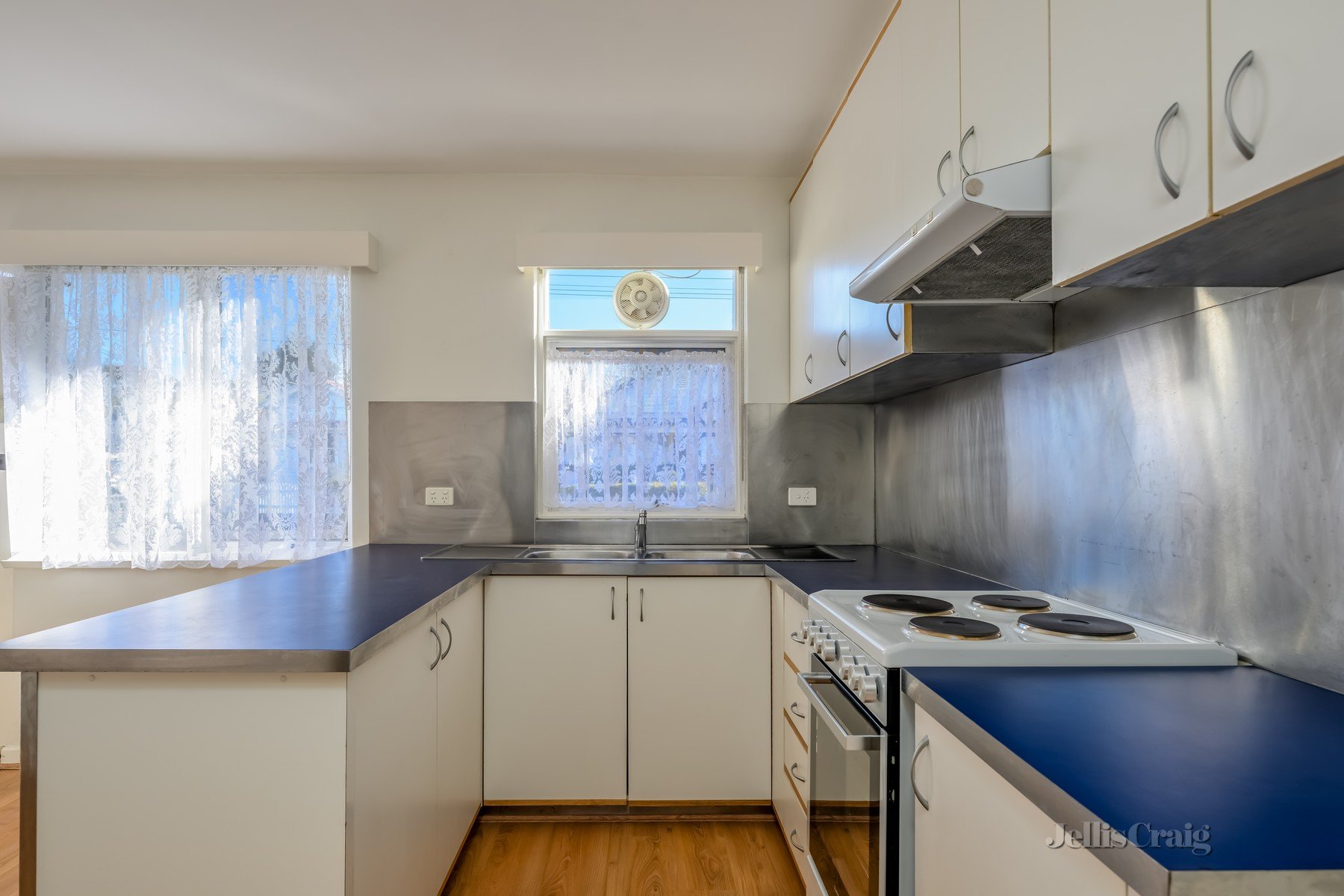 1/158 Separation Street, Northcote image 2