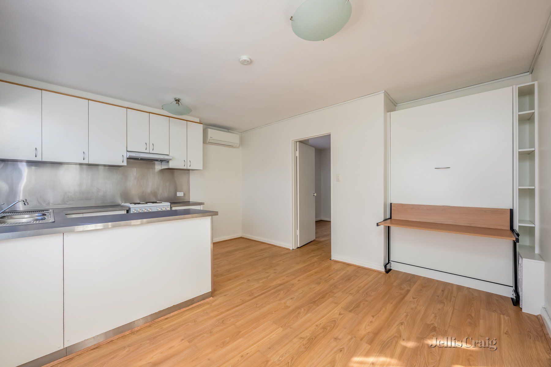 1/158 Separation Street, Northcote image 3