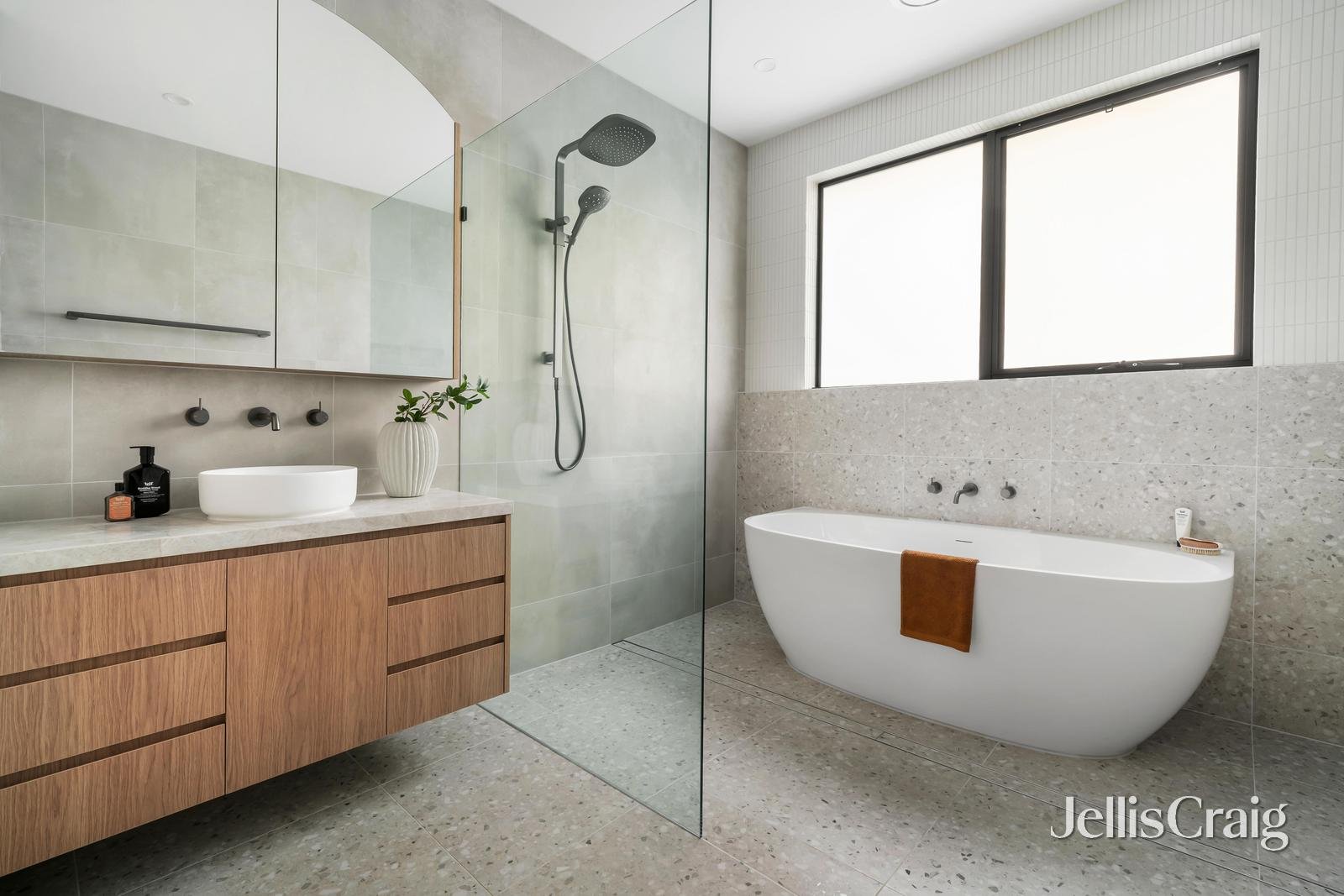 1/1581 Main Road, Research image 9