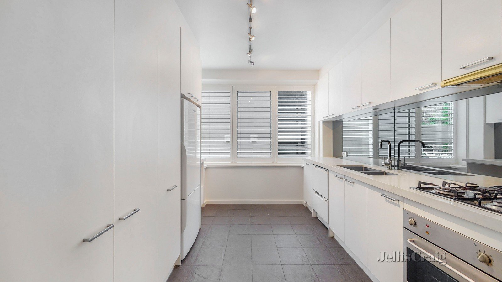 1/16-18 Anderson St, South Yarra image 3
