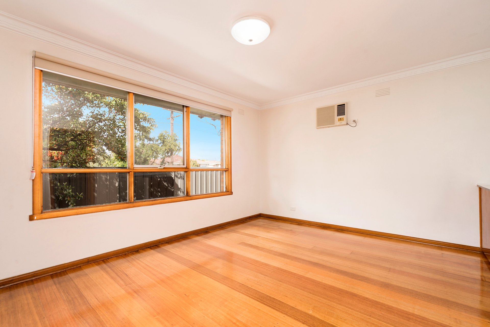 1/16 Albenca Street, Mentone image 2