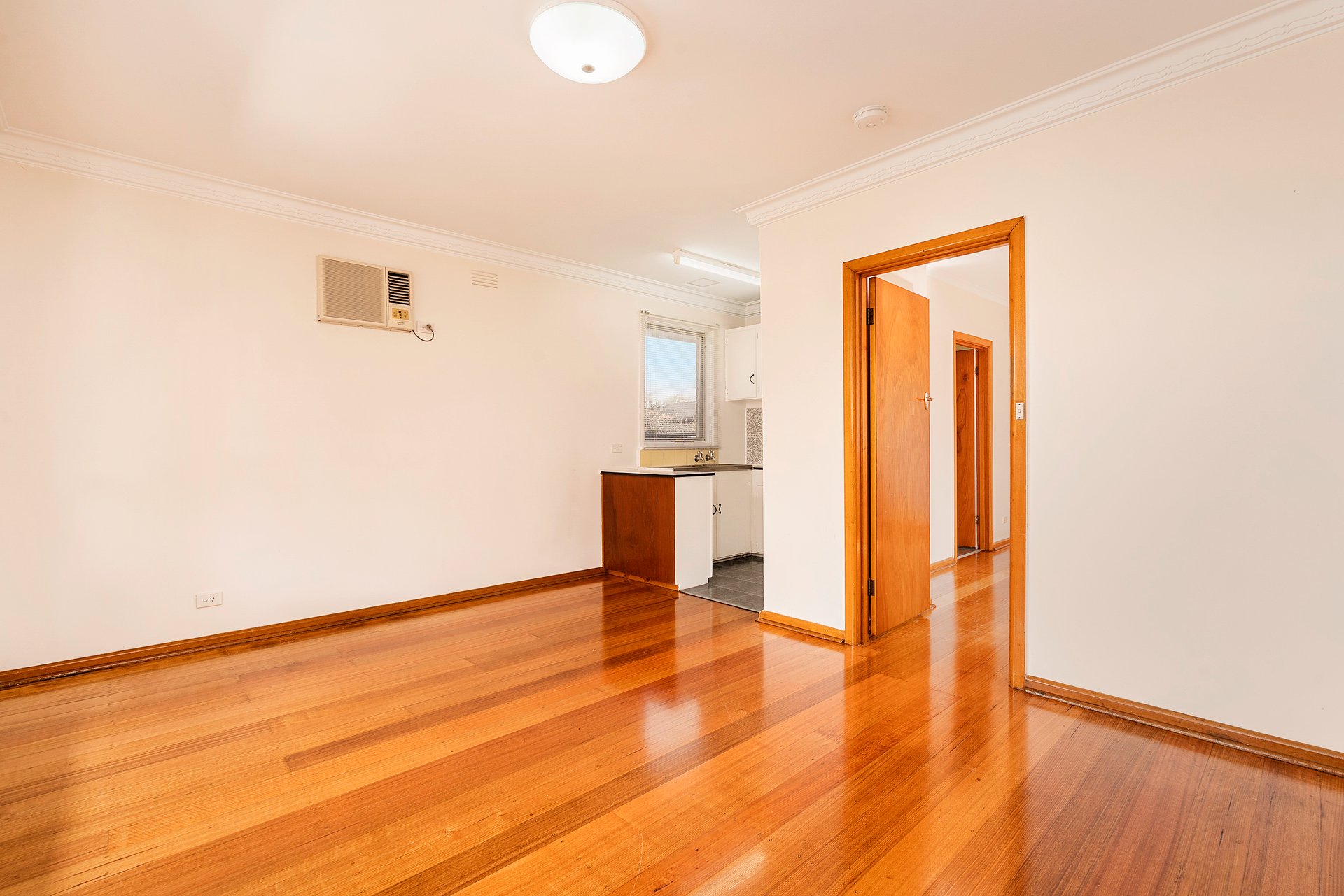 1/16 Albenca Street, Mentone image 3