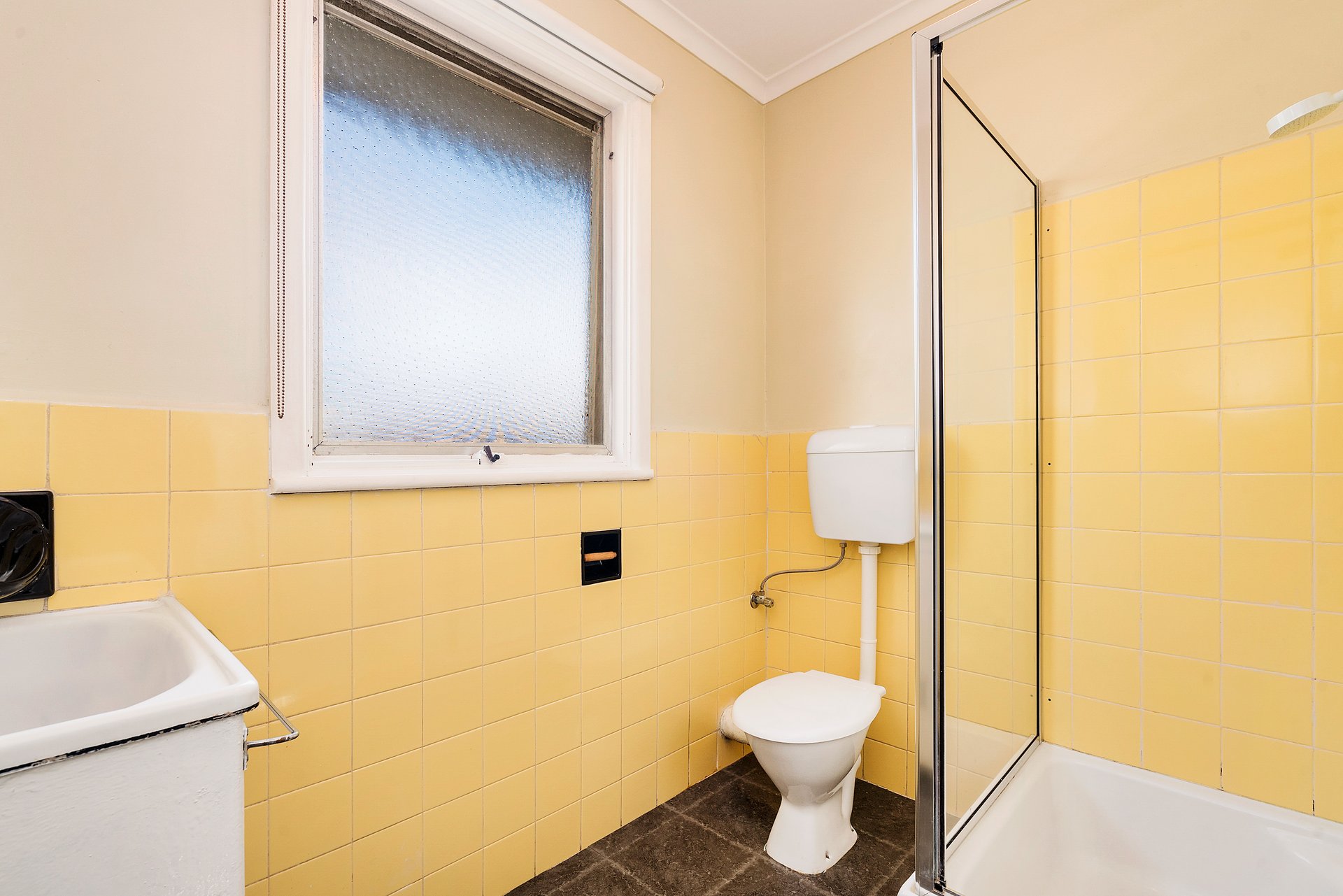 1/16 Albenca Street, Mentone image 6