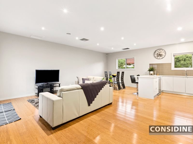 1/16 Banksia Grove, Tullamarine image 3