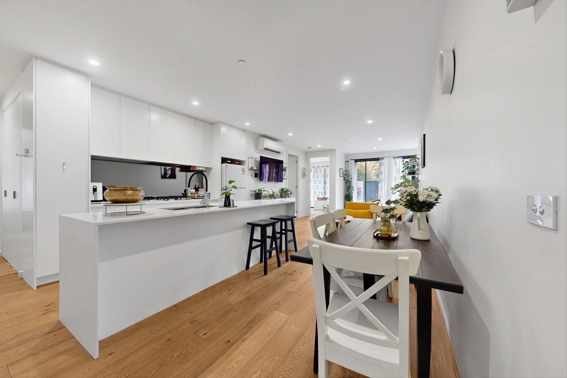 11/6 Claire Street, Mckinnon image 3
