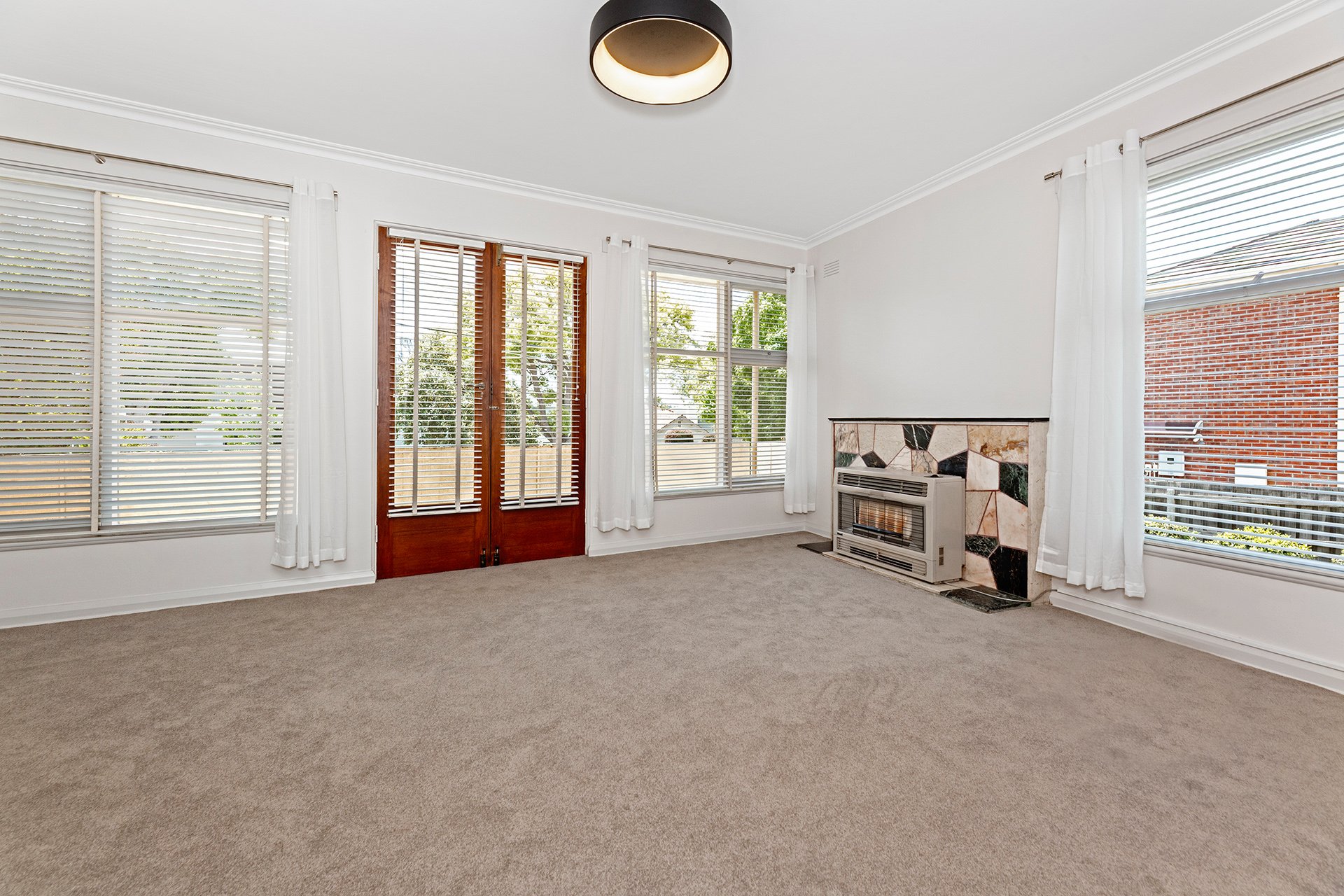 1 / 16 Clive Street Brighton East