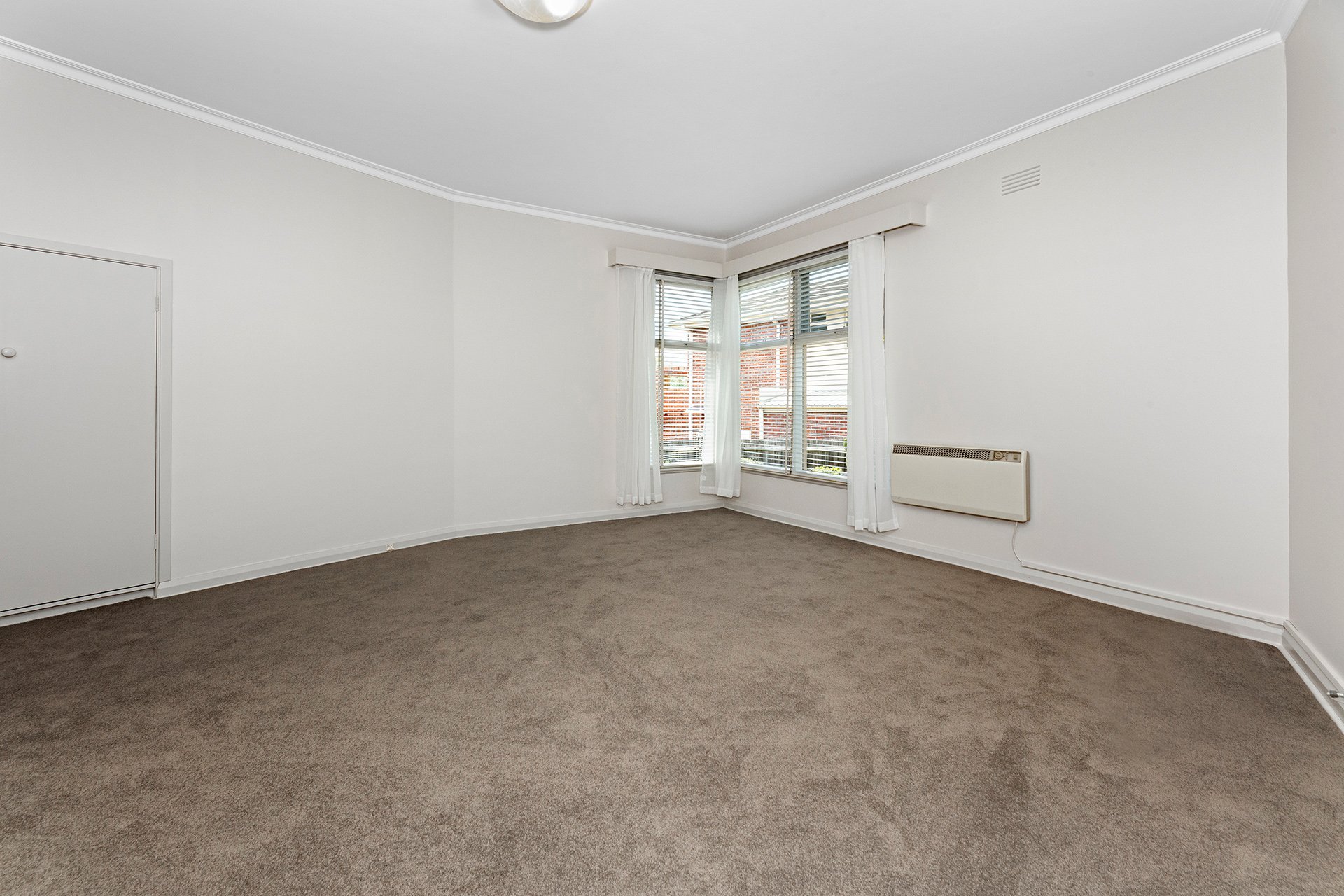 1 / 16 Clive Street Brighton East