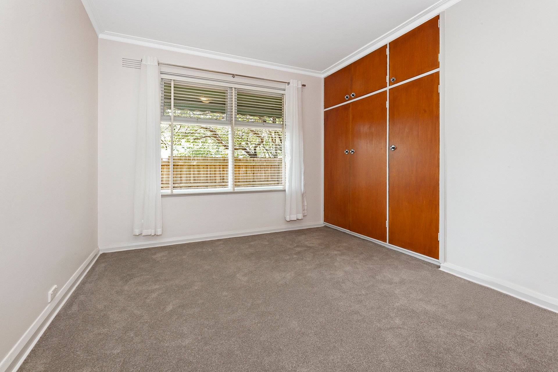 1 / 16 Clive Street Brighton East